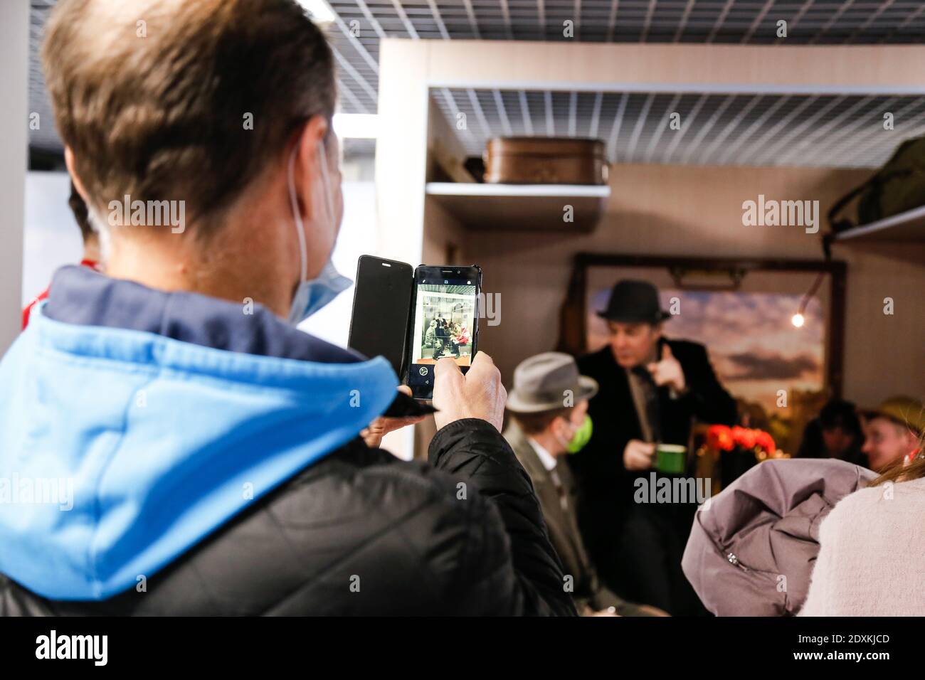 Moscou, Russie. 23 décembre 2020. 2020 décembre 23 - Moscou, Russie - Hockey sur glace KHL Spartak Moscou vs Podolsk Vityaz - les supporters avant le match jouent dans le stade crédit: Marco Ciccolella/Alamy Live News Banque D'Images