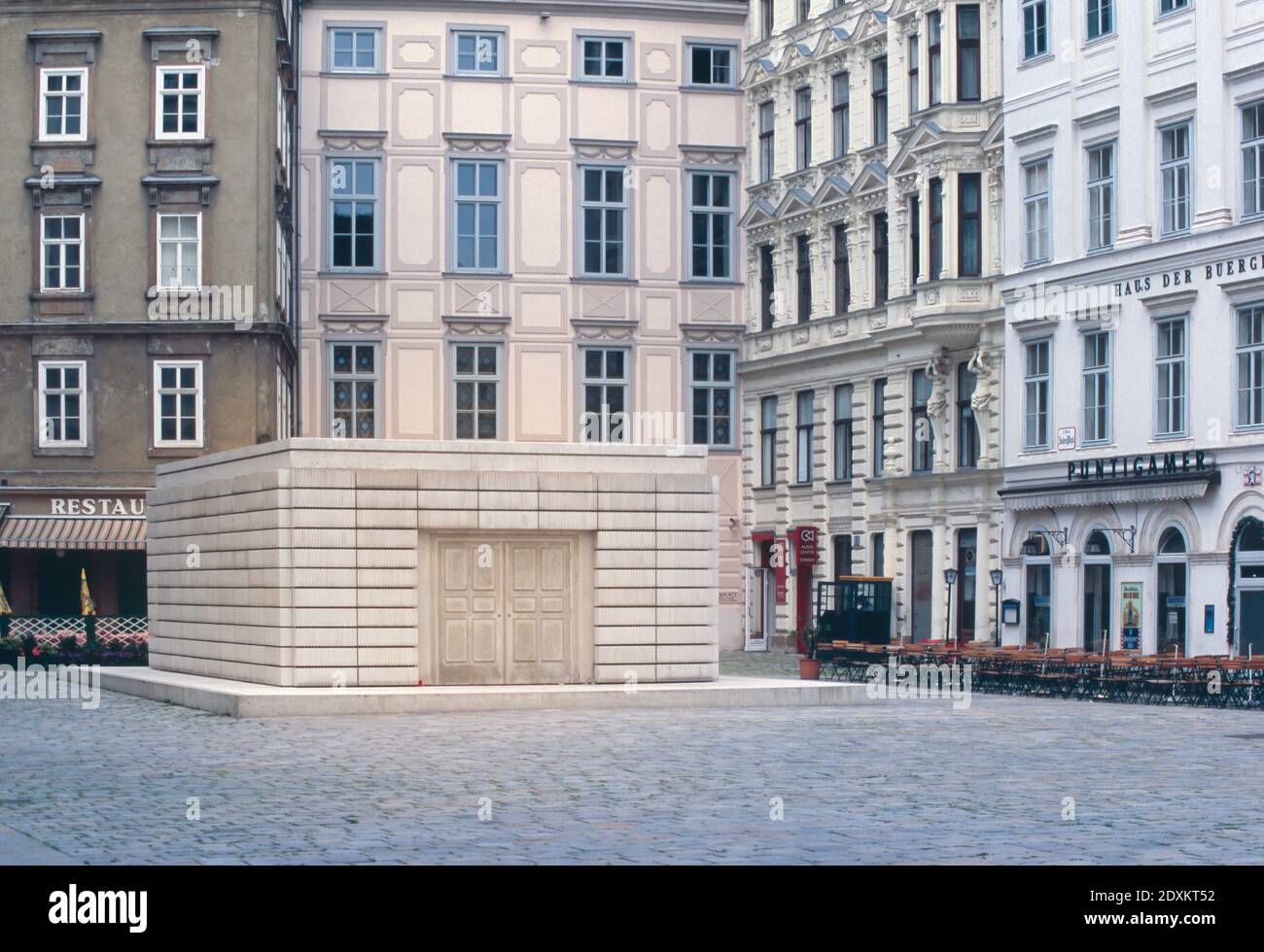 Autriche, Vienne, place Judenplatz, Mémorial de l'Holocauste par Rachel Whiteread Banque D'Images