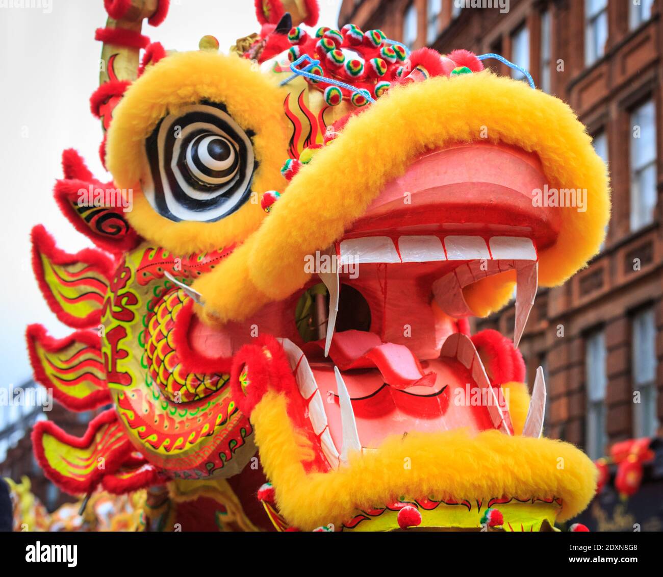 Danse du dragon. Célébrations et parade du nouvel an chinois, artistes au festival autour de Chinatown, Londres, Royaume-Uni Banque D'Images