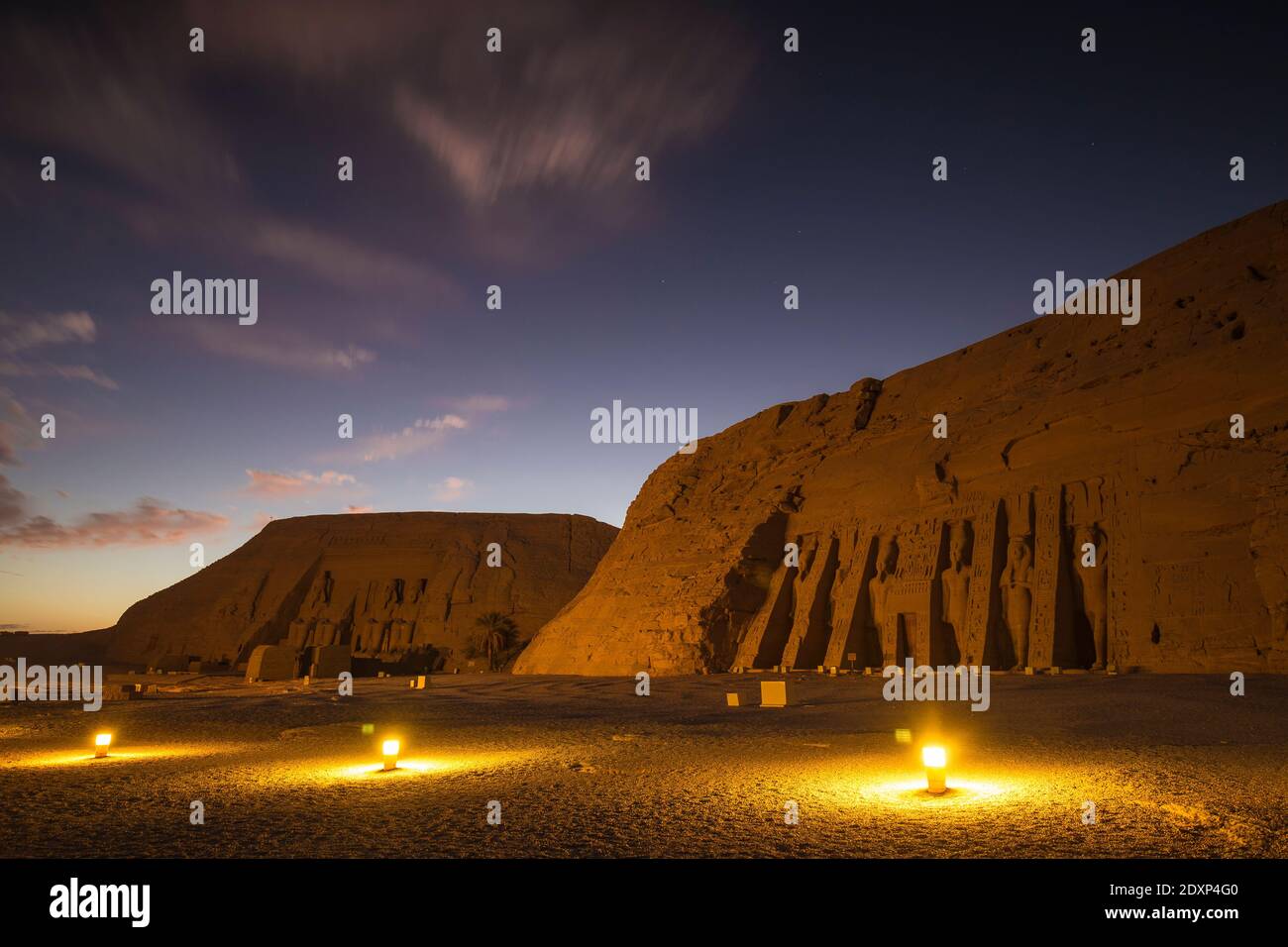 Égypte, Abou Simbel, le Grand Temple et le petit temple, connu sous le nom de Temple de Hathor Banque D'Images