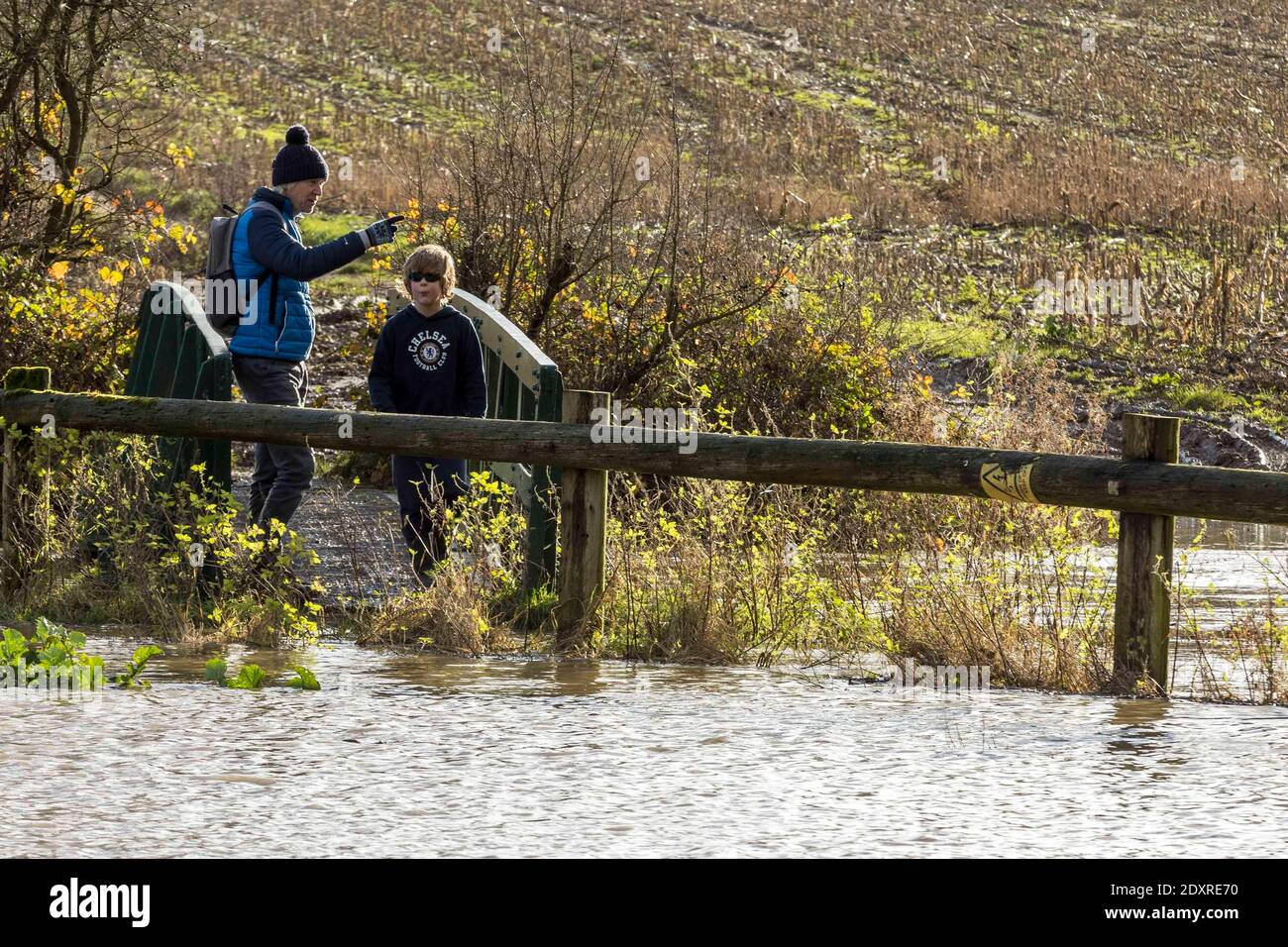 Ware, Angleterre. 24 décembre 2020 en photo : les champs du domaine de Youngsbury à Thundridge, près de Ware, sont inondés alors que la Rib brise ses berges après une forte pluie pendant la nuit. Crédit : Rich Dyson/Alay Live News Banque D'Images