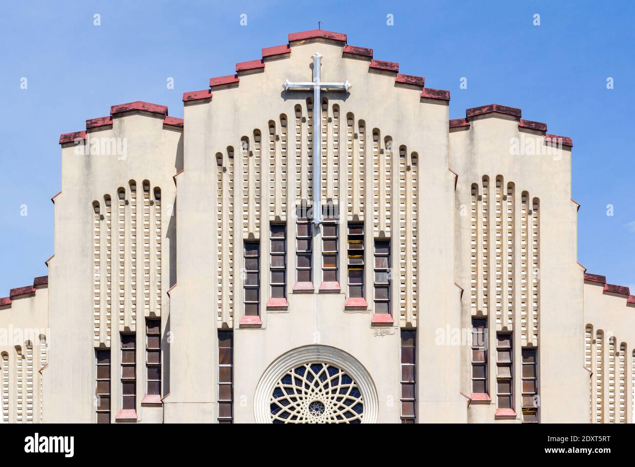 Façade du Sanctuaire national de notre mère de l'aide perpétuelle à Baclaran, Philippines Banque D'Images