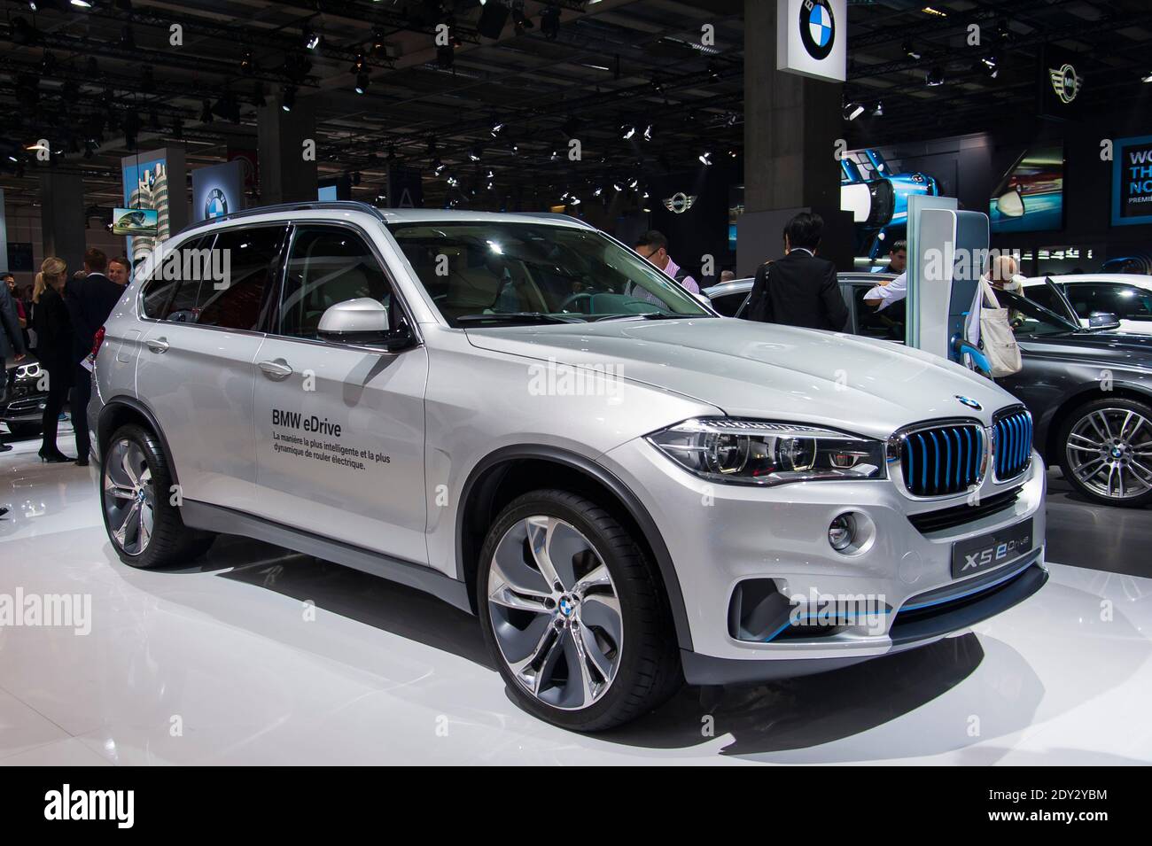 La nouvelle BMW X5 edrive lors du jour de presse du salon de l'automobile  de Paris, connu sous le nom de mondial de l'automobile à Paris, France, le  2 octobre 2014. Photo