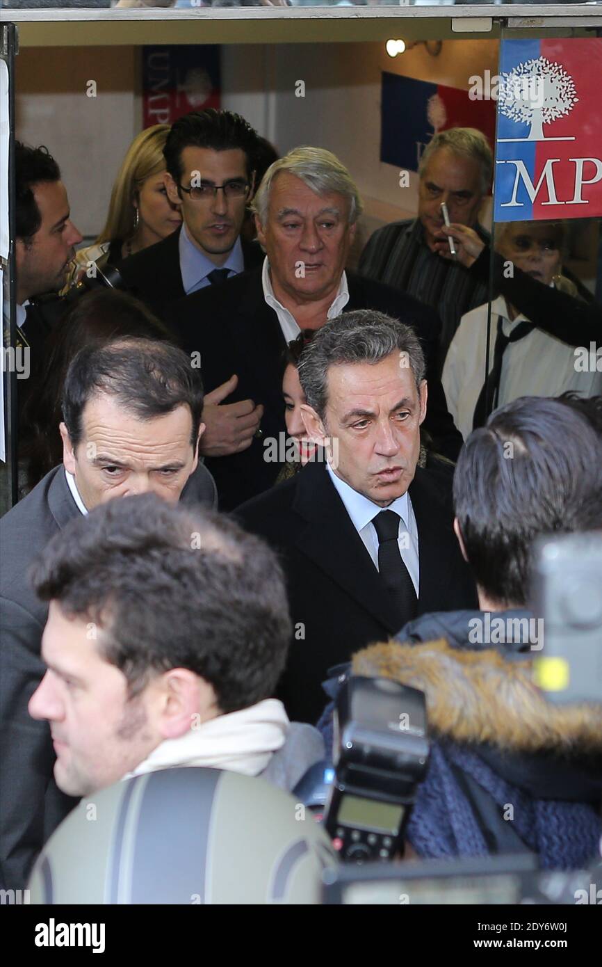 L’ancien président français et candidat à la présidence du principal parti d’opposition de droite français UMP Nicolas Sarkozy arrive pour voter au premier tour des élections, à Paris, en France, le 29 novembre 2014. Photo par ABACAPRESS.COM Banque D'Images