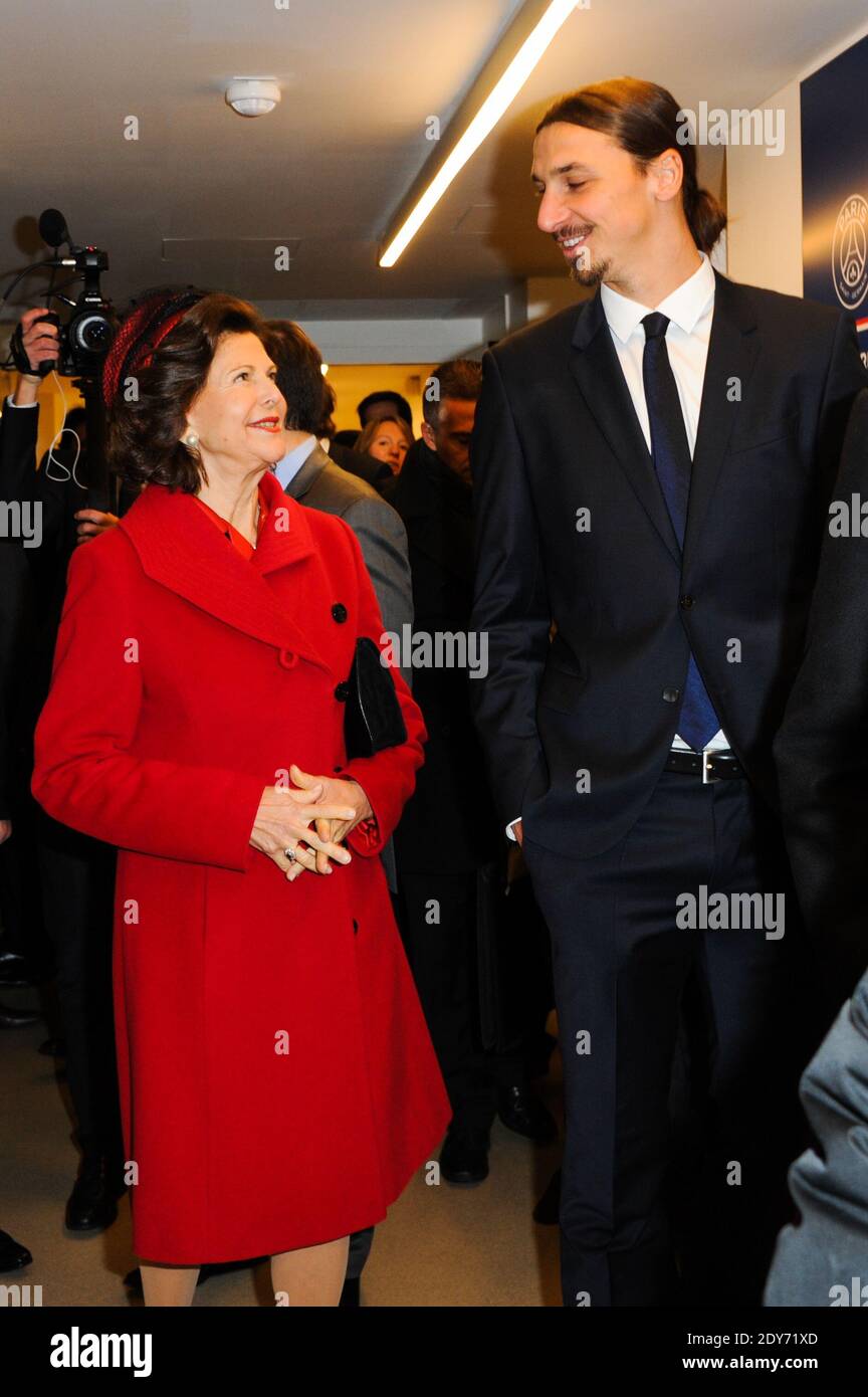 Le roi Carl XVI Gustaf et la reine Silvia de Suède, ainsi que l'avant-scène suédois de Paris Saint-Germain, Zlatan Ibrahimovic, lors de leur visite à la Fondation Paris Saint-Germain (PSG) au stade du Parc des Princes à Paris, en France, le 2 décembre 2014. Le couple royal suédois est en visite de trois jours en France. Photo de Thierry Orban/ABACAPRESS.COM Banque D'Images