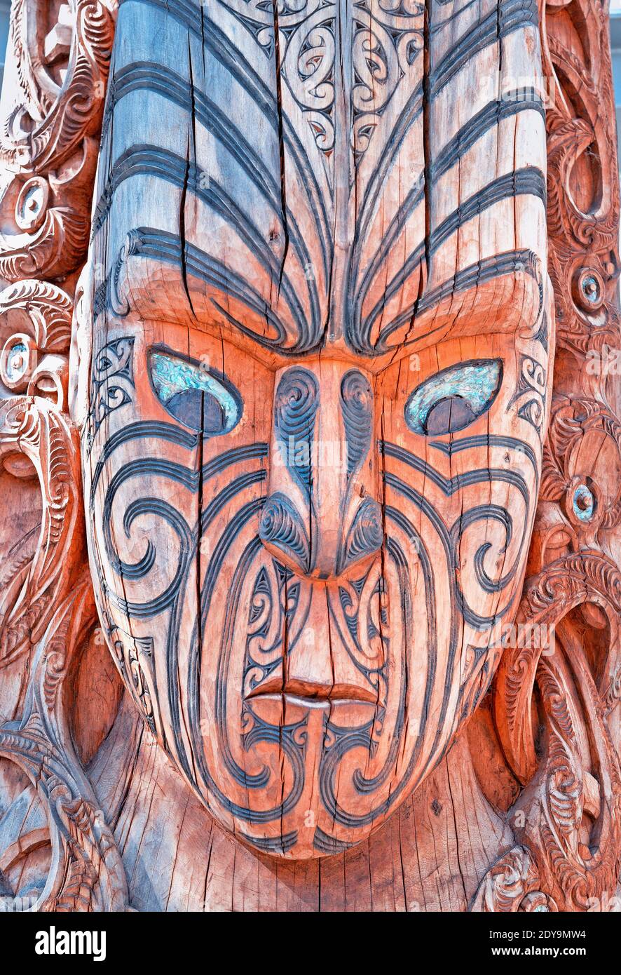 Totem maori, te Puia, Rotorua, Nouvelle-Zélande Banque D'Images