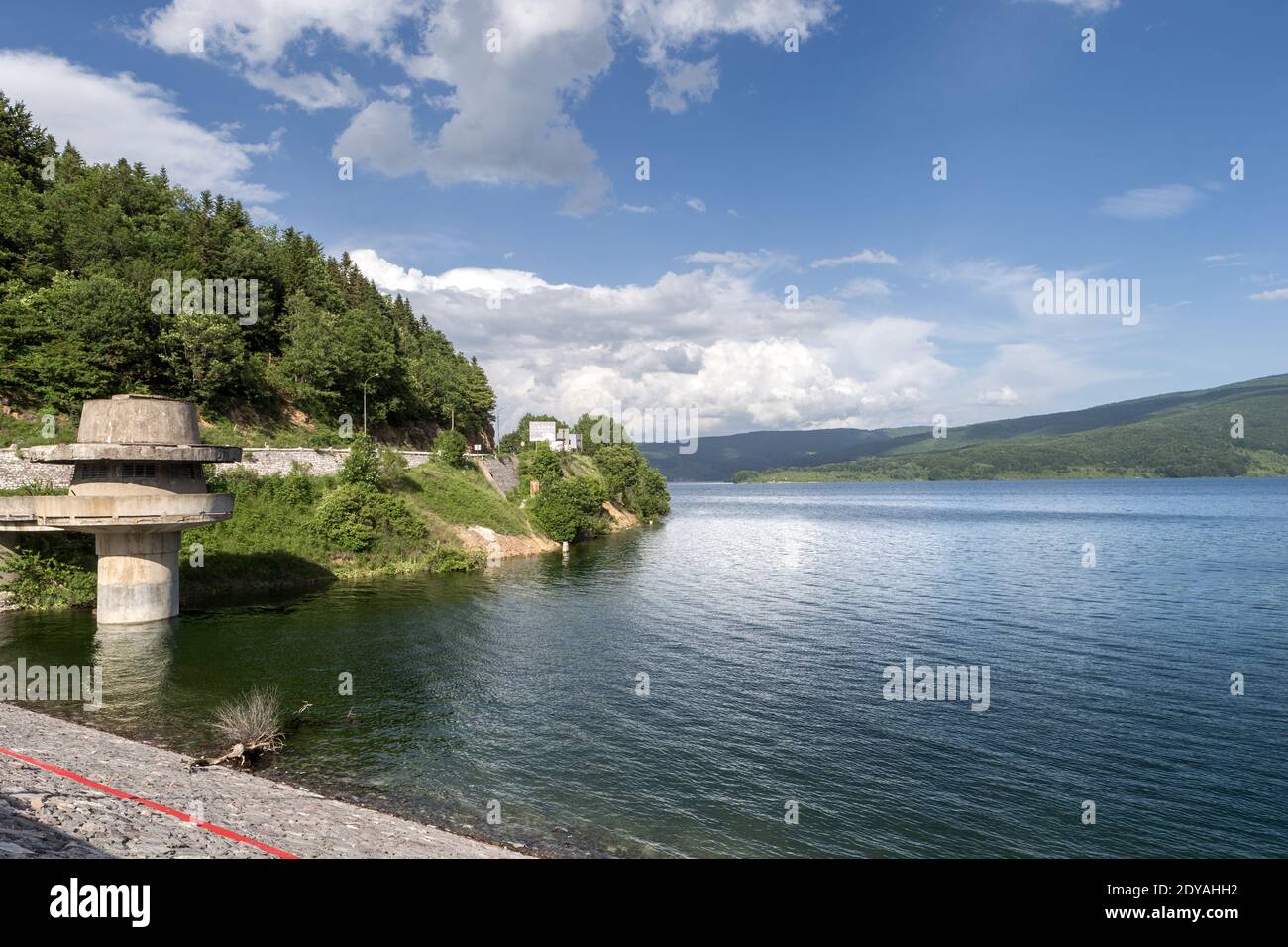 Barrage du lac Mavrovo , Parc national de Mavrovo, Macédoine (ARYM)), République de Macédoine du Nord Banque D'Images