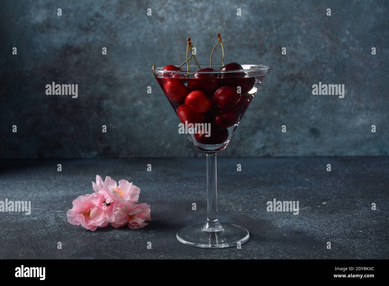 Gros Plan De Cerises Rouges Banque d'image et photos - Alamy