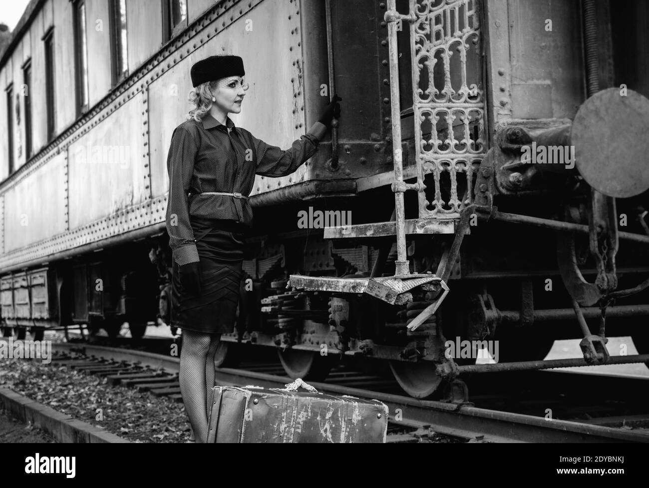 Femme rétro sur la gare Banque D'Images