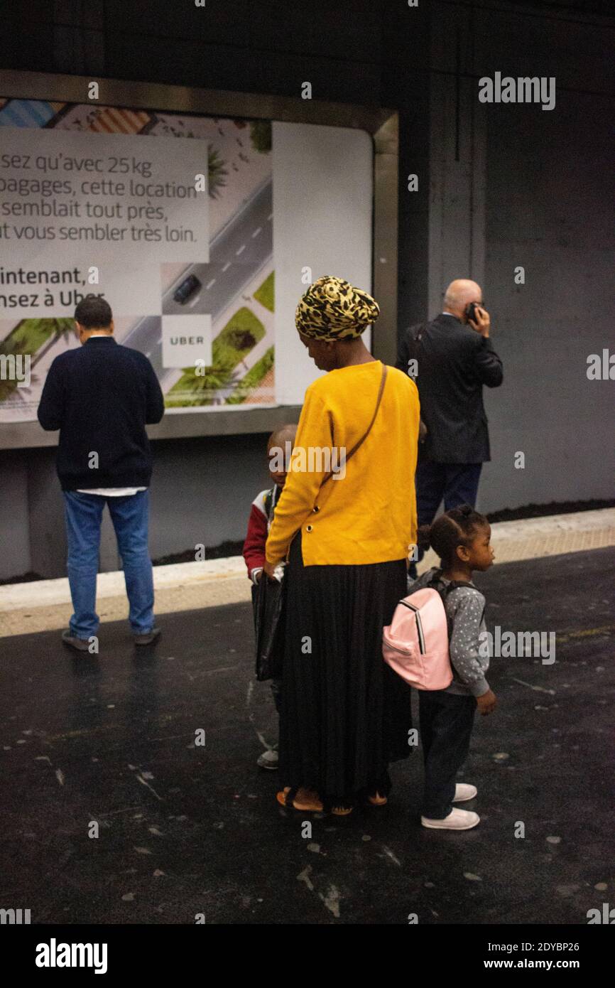 Lllustration de la vie quotidienne à Paris, France. Lllustration du quotidien à Paris en France. Banque D'Images