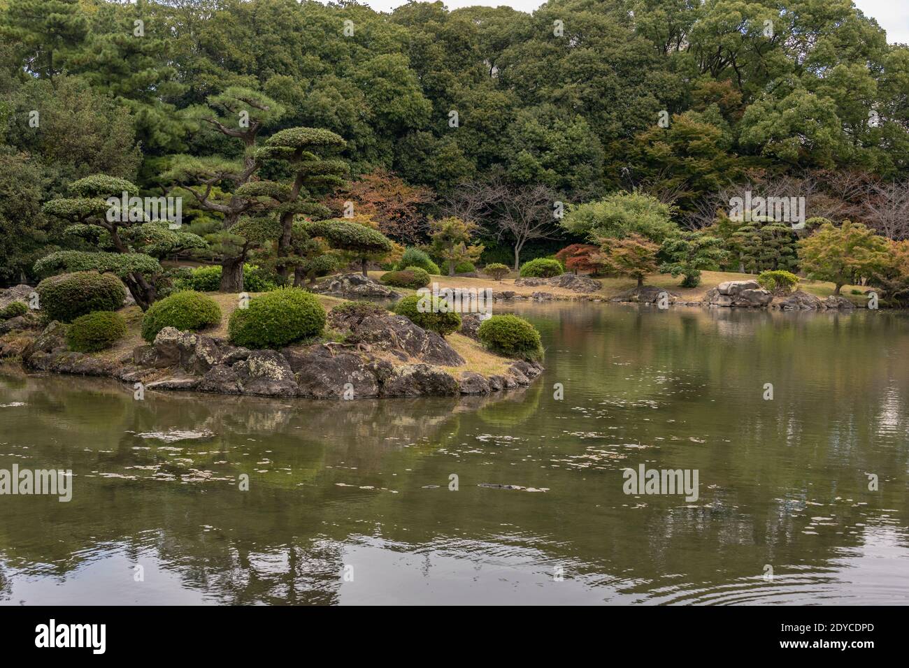 Gun'ochi étang et île, Ritsurin Garden, Takamatsu, Japon Banque D'Images