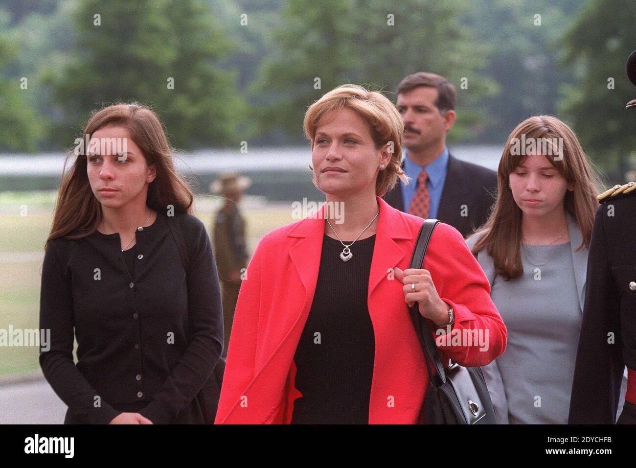 Une photo de fichier datée d'août 2000 montre L-R : la princesse de Jordanie Iman, Aisha et Rayah, toutes filles du roi Hussein, à l'Académie royale de Sandhurst, au Royaume-Uni, lors de la cérémonie des cadets pour leur frère le prince Hashem, fils du défunt roi Hussein. Photo par Ammar Abd Rabbo/ABACAPRESS.COM Banque D'Images