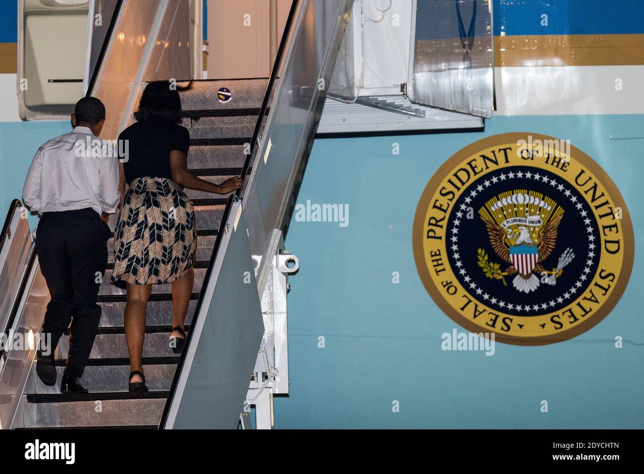 LE 05 janvier 2013, le président AMÉRICAIN Barack Obama et la première dame Michelle Obama ont intégré Air Force One à la base conjointe Pearl Harbor-Hickam à Honolulu, HI, États-Unis. Photo de Kent Nishimura/Pool/ABACAPRESS.COM Banque D'Images