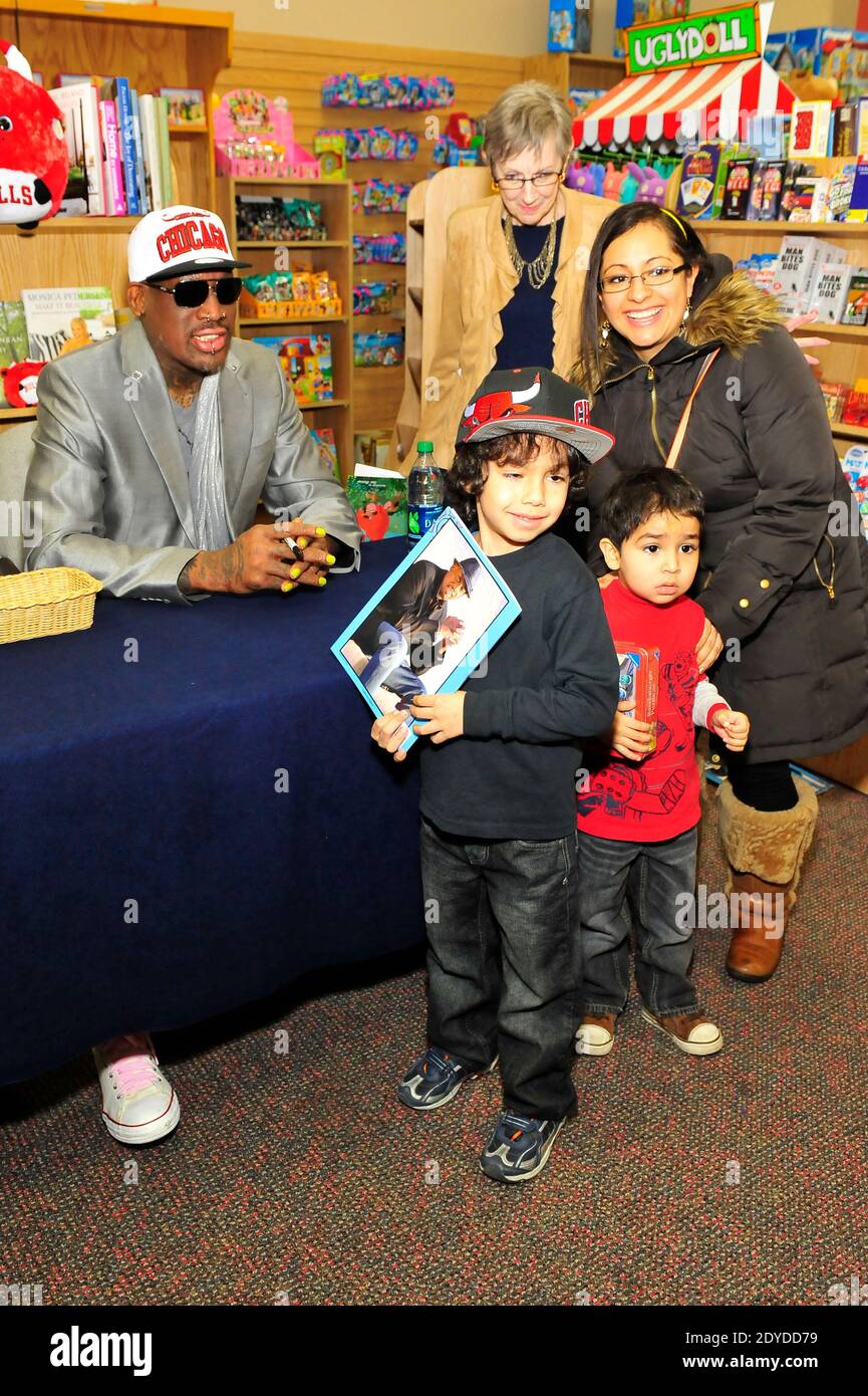 Dennis Rodman est apparu à la librairie d'Anderson pour promouvoir son  nouveau livre pour enfants 'Dennis the Wild Bull' écrit avec Dustin  Warburton à Naperville, il, USA, le 02 février 2013. L'illustrateur