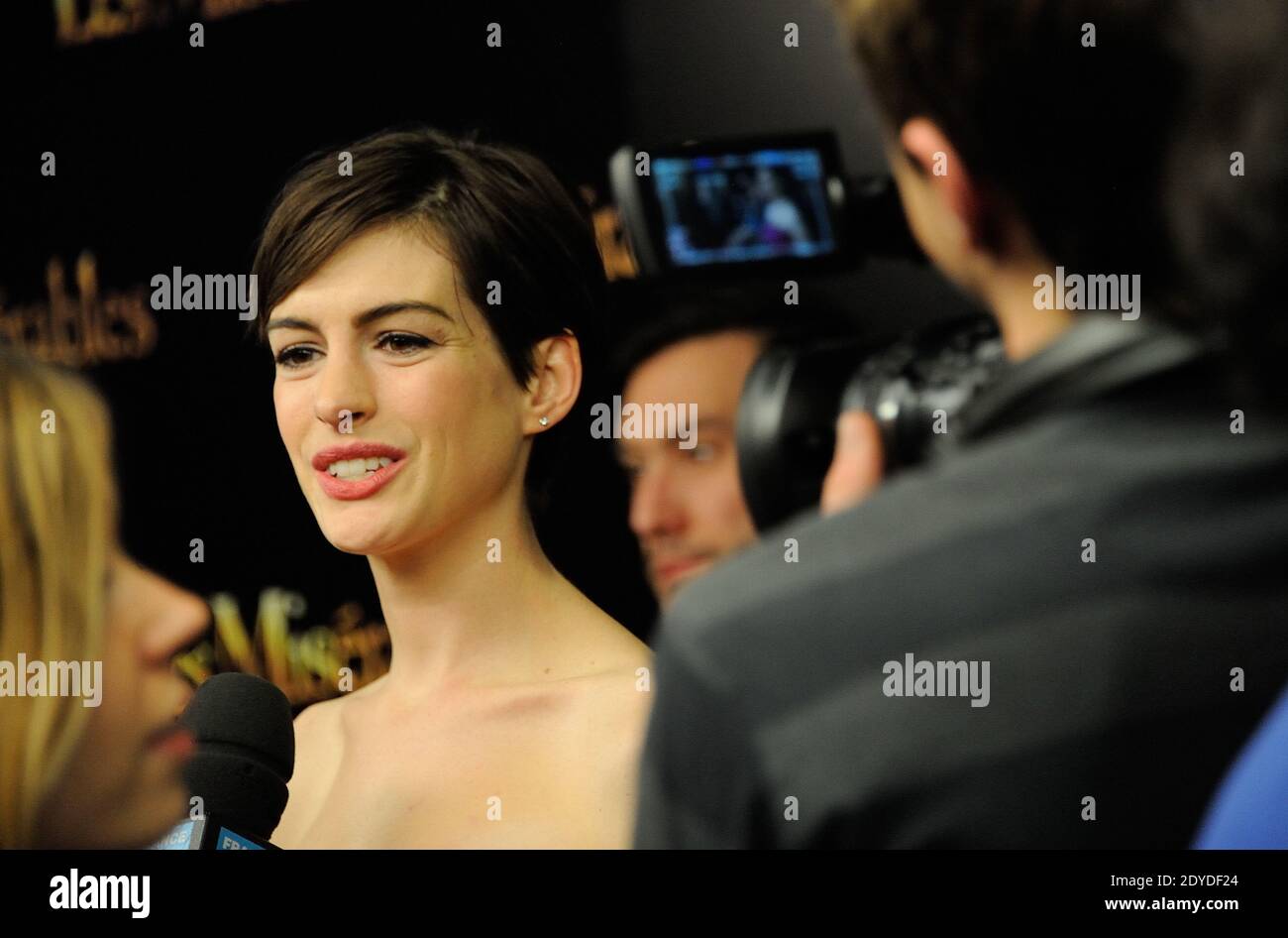 Anne Hathaway participe à la première de Paris « les Miserables » dans le cadre du Festival de l'Avenue du Cinéma au Cinéma Gaumont Marignan à Paris, France, le 6 février 2013. Photo de Nicolas Briquet/ABACAPRESS.COM Banque D'Images