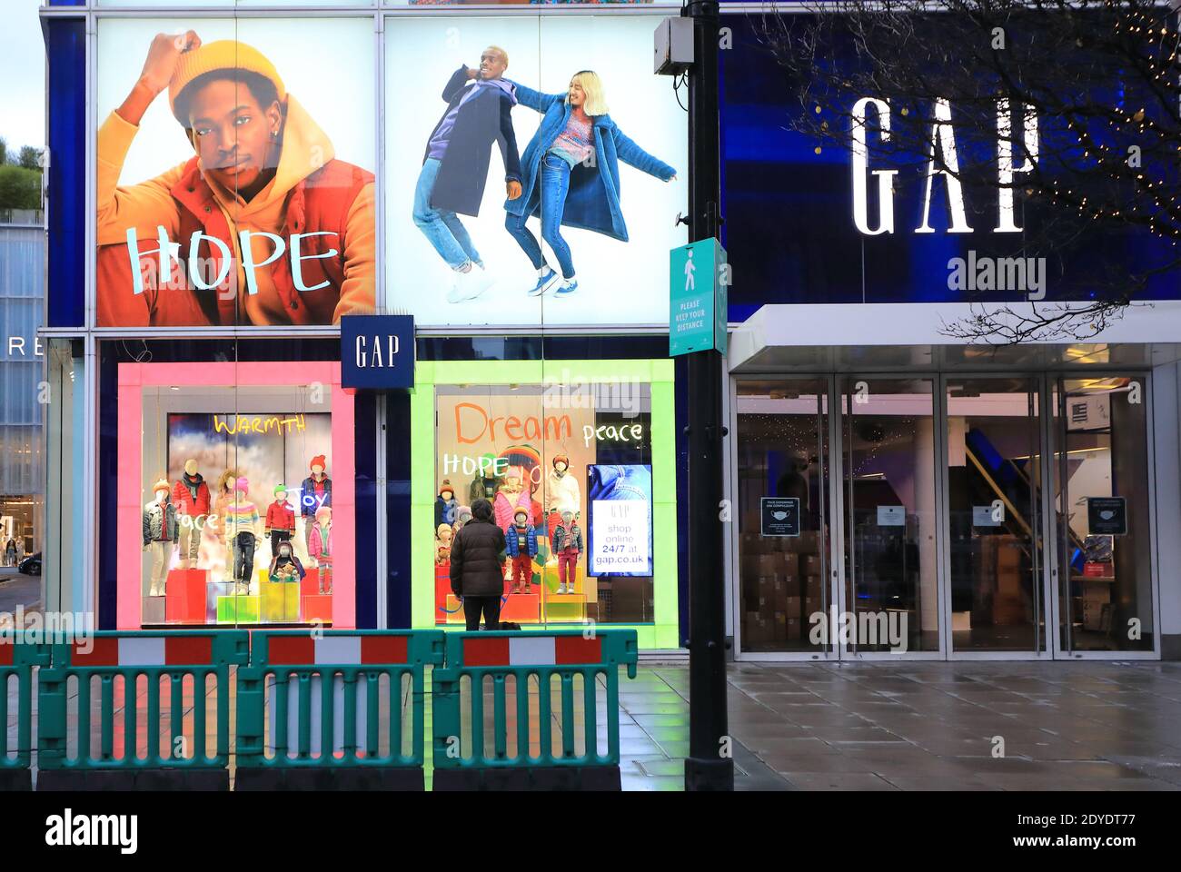 Un temps malheureux pour les entreprises d'Oxford Street à l'approche de Noël car les magasins sont fermés dans le cadre des restrictions de niveau 4, dans la pandémie de coronavirus, au Royaume-Uni Banque D'Images