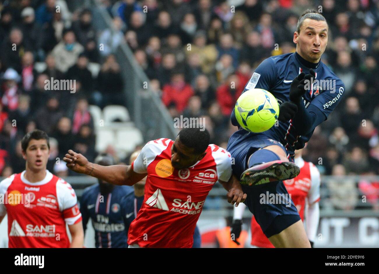 zlatan Ibrahimovic du PSG au cours du match de football de la première Ligue française, Reims contre Paris Saint-Germain au stade de Reims, France, le 2 mars 2013. Reims a gagné 1-0. Photo de Christian Liewig/ABACAPRESS.COM Banque D'Images