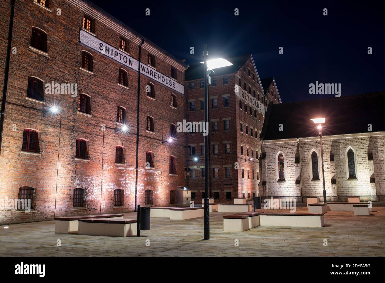 Gloucester Docks la nuit en décembre. Gloucester, Gloucestershire, Angleterre Banque D'Images