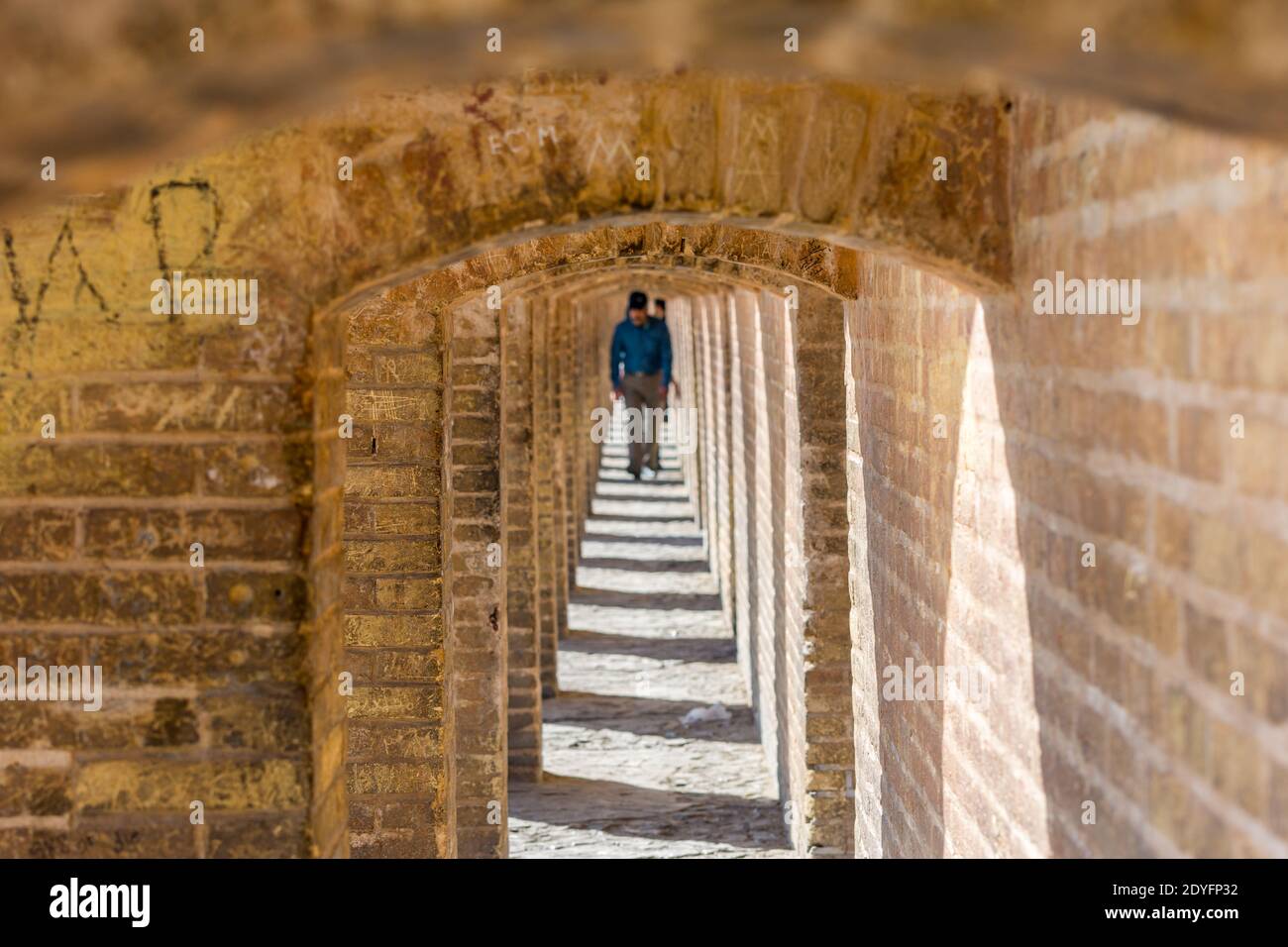 Arches du pont Allahverdi Khan, également connu sous le nom de Pol si-o-seh ou pont de trente-trois travées, Esfahan, Iran. Banque D'Images