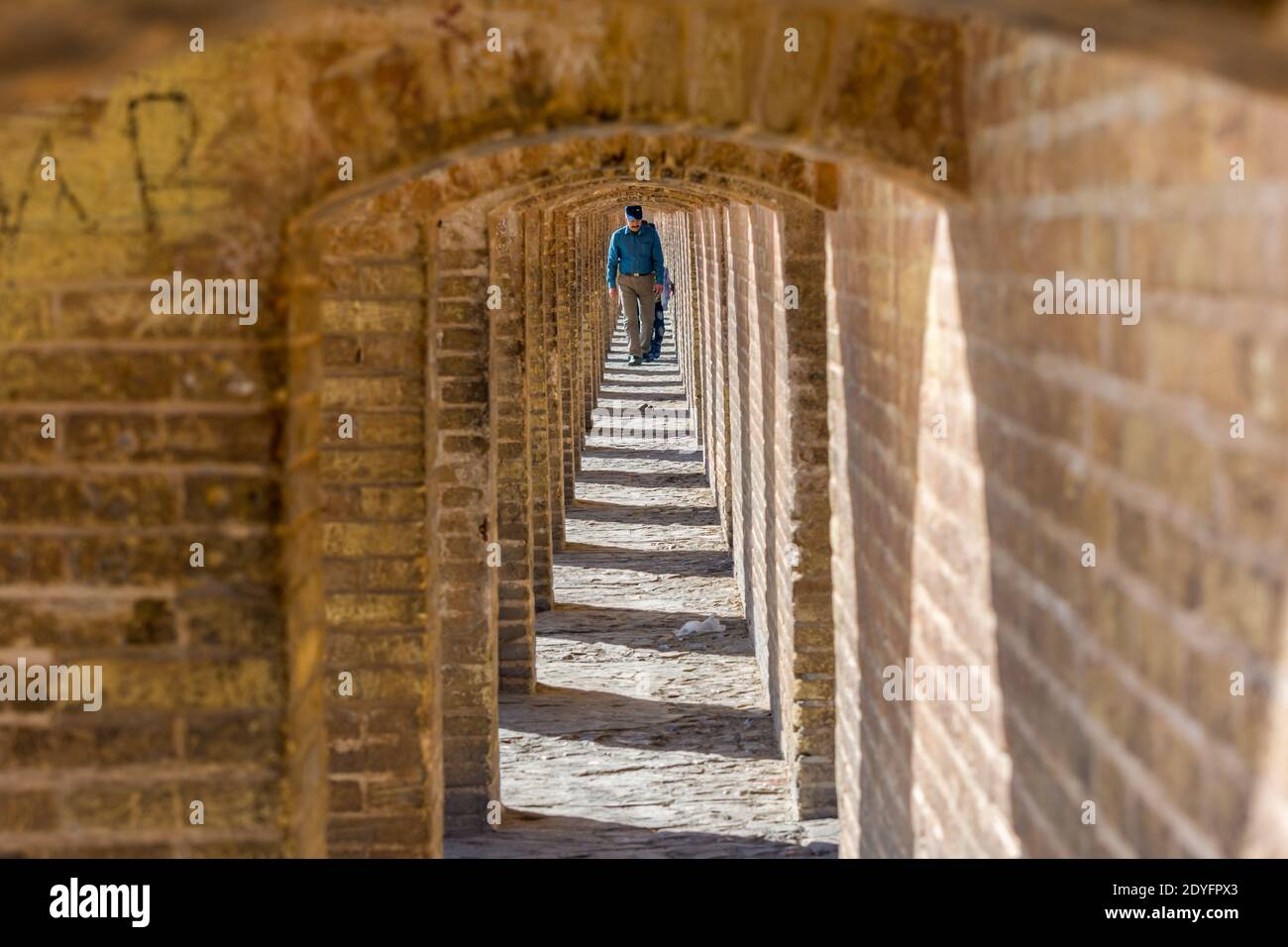Arches du pont Allahverdi Khan, également connu sous le nom de Pol si-o-seh ou pont de trente-trois travées, Esfahan, Iran. Banque D'Images
