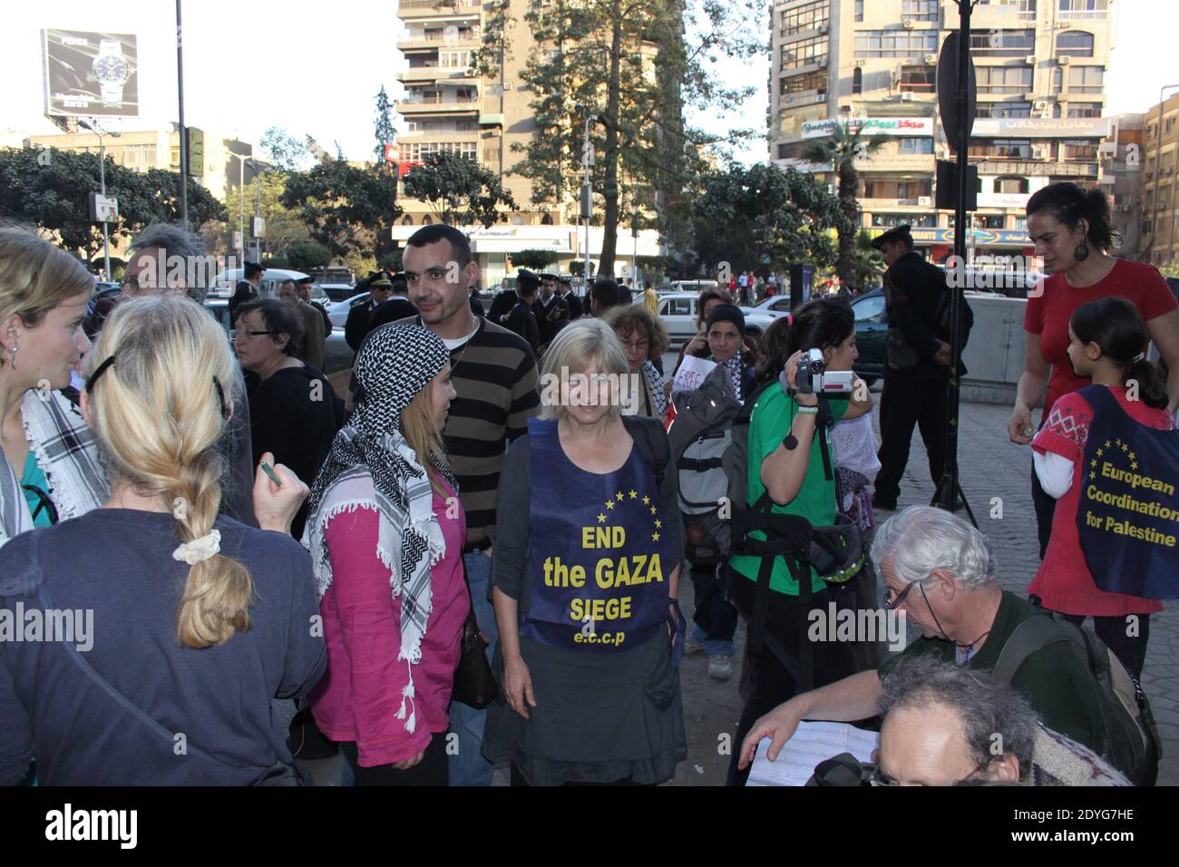 Le Caire liberté Gaza Mars : délégation française, luxembourgeise et belge devant les bureaux de la représentation de l'Europe Banque D'Images