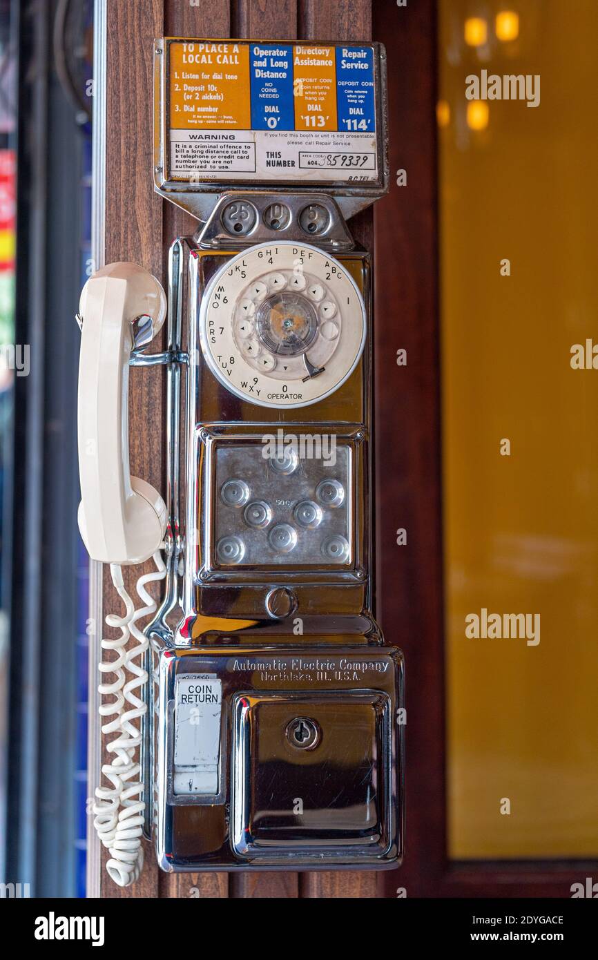 Téléphone public vu dans Calle Ocho, Miami, Floride, États-Unis Banque D'Images