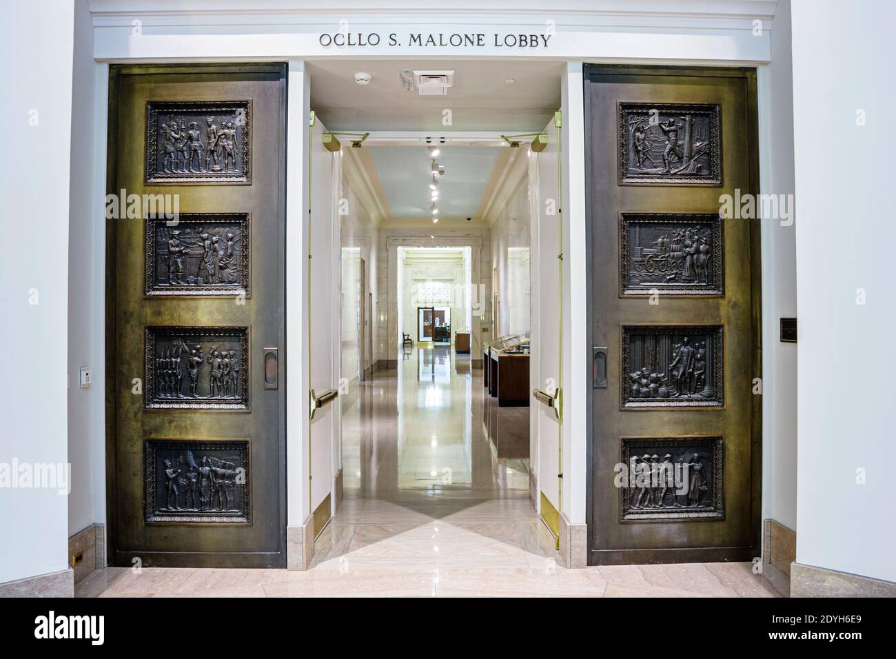 Alabama Montgomery State Department of Archives & History, panneau de portes en bronze Ocllo S. Malone lobby, Banque D'Images