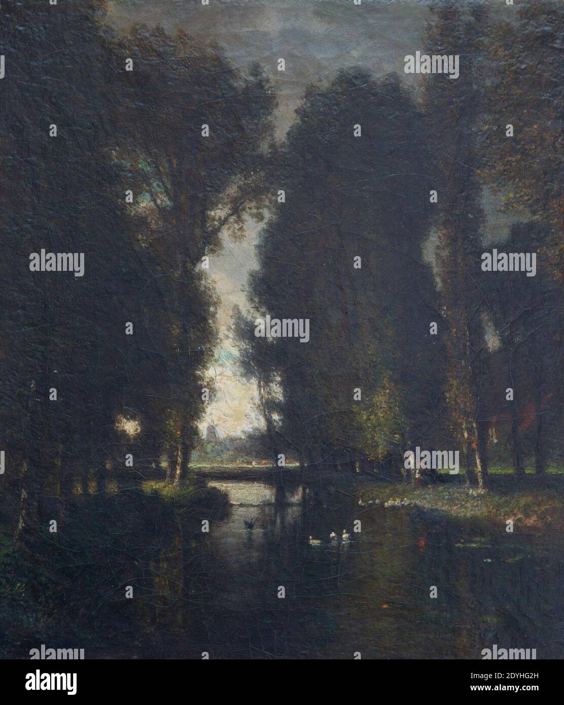 Lac forestier avec moulin à vent au loin par Dietrich Langko. Banque D'Images