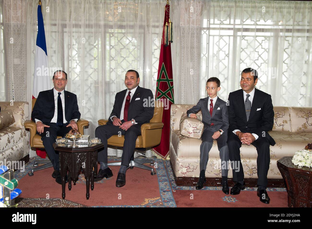 Le roi Mohammed VI du Maroc, le président français François Hollande, le prince héritier Moulay El Hassan et le prince Moulay Rachid au palais du roi à Casablanca, au Maroc, le 3 avril 2013. Le président français François Hollande est en visite de deux jours au Maroc. Photo de David Niviere/Pool/ABACAPRESS.COM Banque D'Images