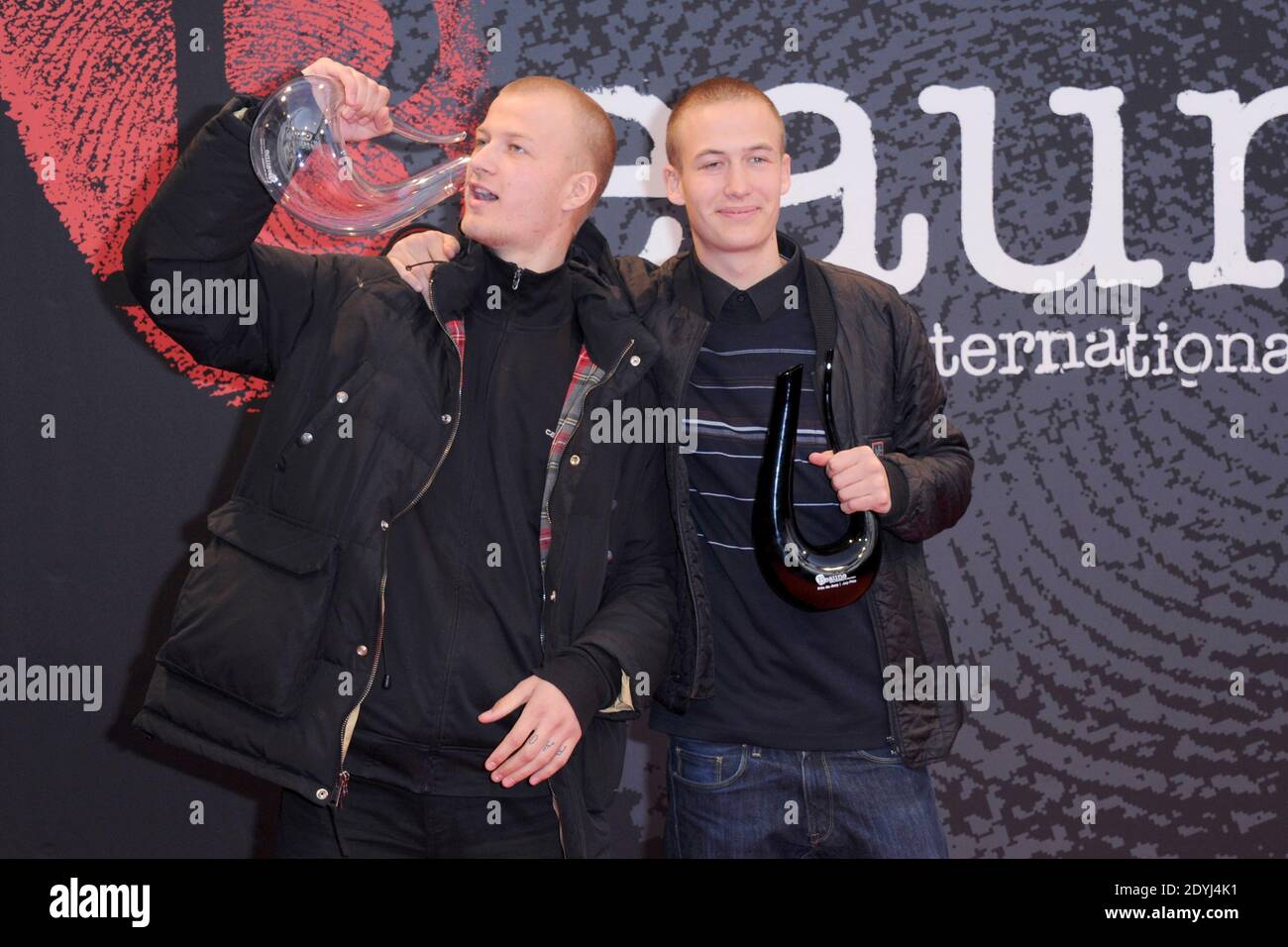 Gustav Dyekjaer Giese et Oscar Dyekjaer Giese lauréats ex aequo du Prix du jury avec le film 'Northwest' et les lauréats du Prix des critiques participant à la cérémonie de clôture du 5e 'Festival du film Policier' à Beaune, France, le 07 avril 2013. Photo d'Aurore Marechal/ABACAPRESS.COM Banque D'Images