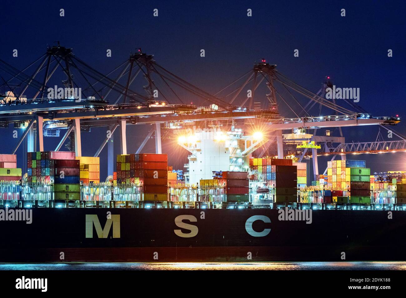 Navire-conteneur MSC amarré au port de Felixstowe, Royaume-Uni Banque D'Images