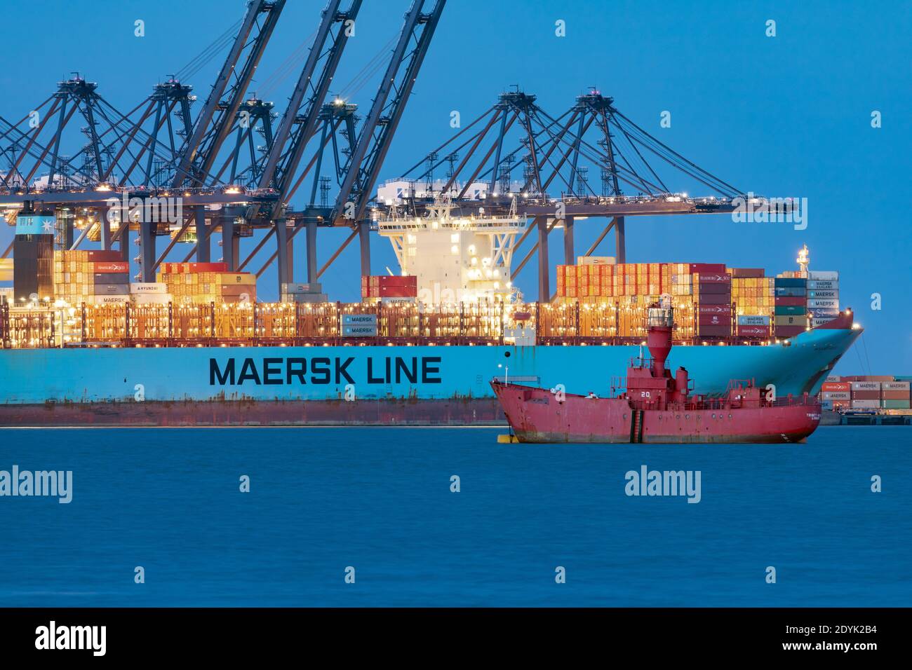 Navire Maersk amarré au port de Felixstowe, Suffolk, Royaume-Uni Banque D'Images