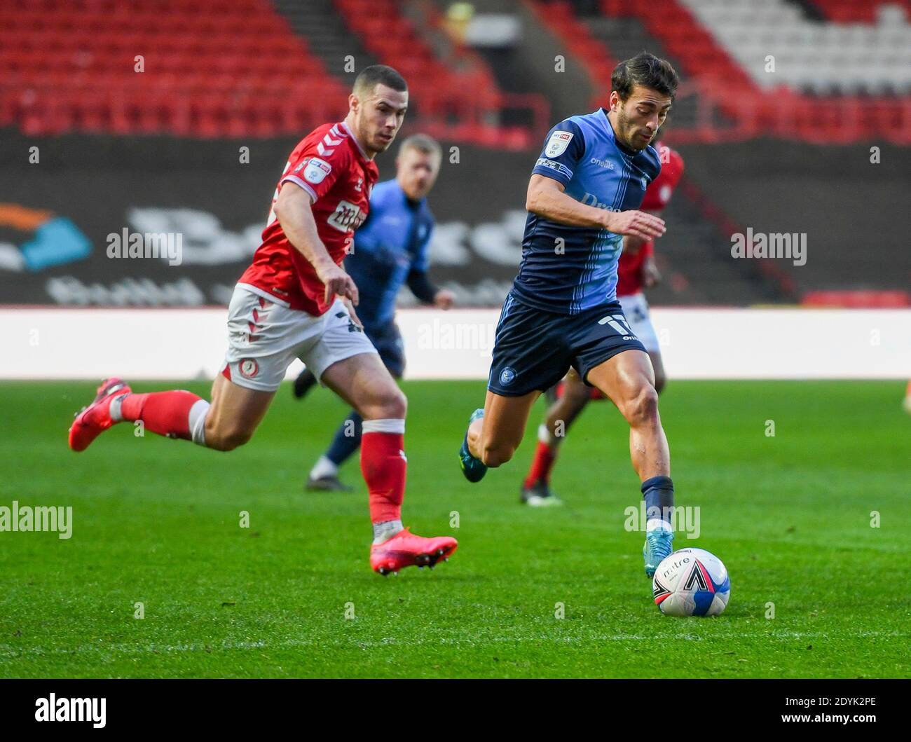 Bristol, Royaume-Uni. 26 décembre 2020. Scott Kashket de Wycombe Wanderers sur l'attaque pendant le match de championnat de pari de ciel à Ashton Gate, Bristol photo par Jeremy Landey/Focus Images/Sipa USA 26/12/2020 crédit: SIPA USA/Alay Live News Banque D'Images