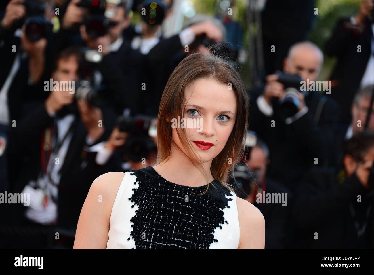 Sara Forestier arrive pour la projection du film 'le passe' au Palais des Festivals dans le cadre du 66e Festival de Cannes, France, le 17 mai 2013. Photo de Nicolas Briquet/ABACAPRESS.COM Banque D'Images