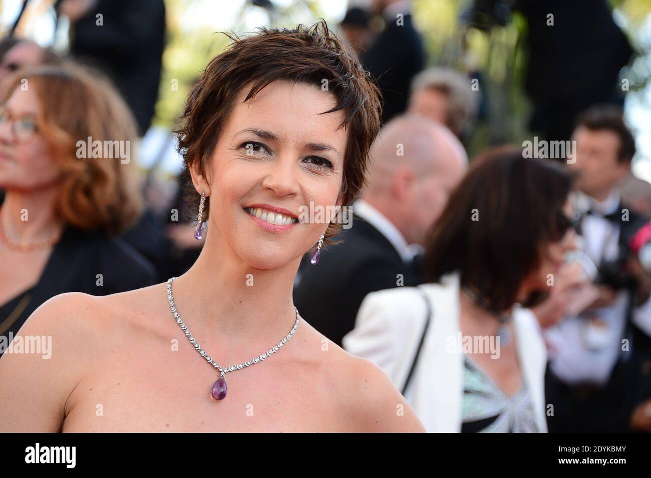 Nathalie Renoux arrive pour la projection des liens de sang au Palais des Festivals dans le cadre du 66e Festival de Cannes, France, le 20 mai 2013. Elle porte des joyaux VIJ. Photo de Nicolas Briquet/ABACAPRESS.COM Banque D'Images