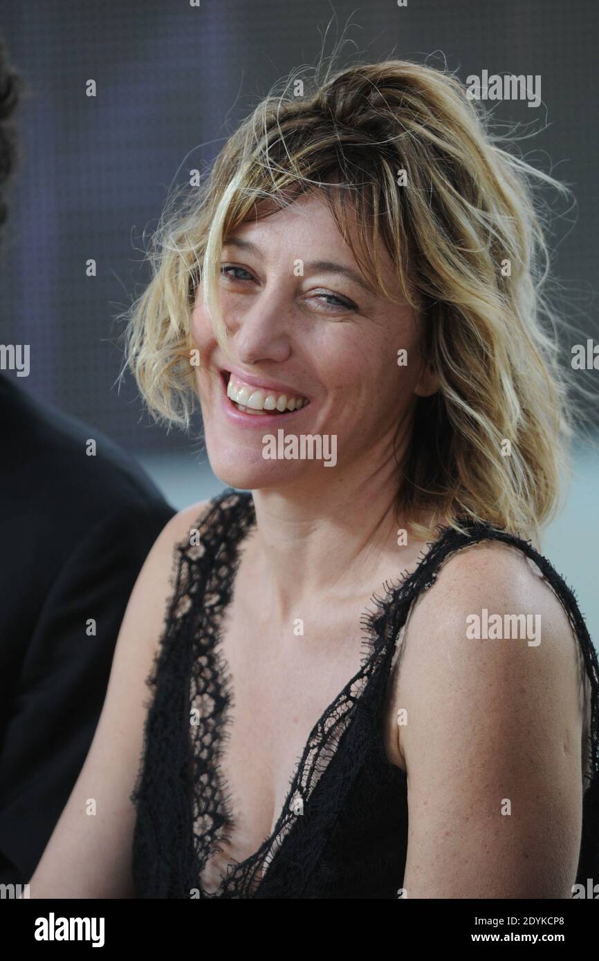 Valeria Bruni-Tedeschi apparaissant sur Canal + TV le Grand Journal lors du 66e Festival de Cannes, France, le 21 mai 2013. Photo d'Alban Wyters/ABACAPRESS.COM Banque D'Images