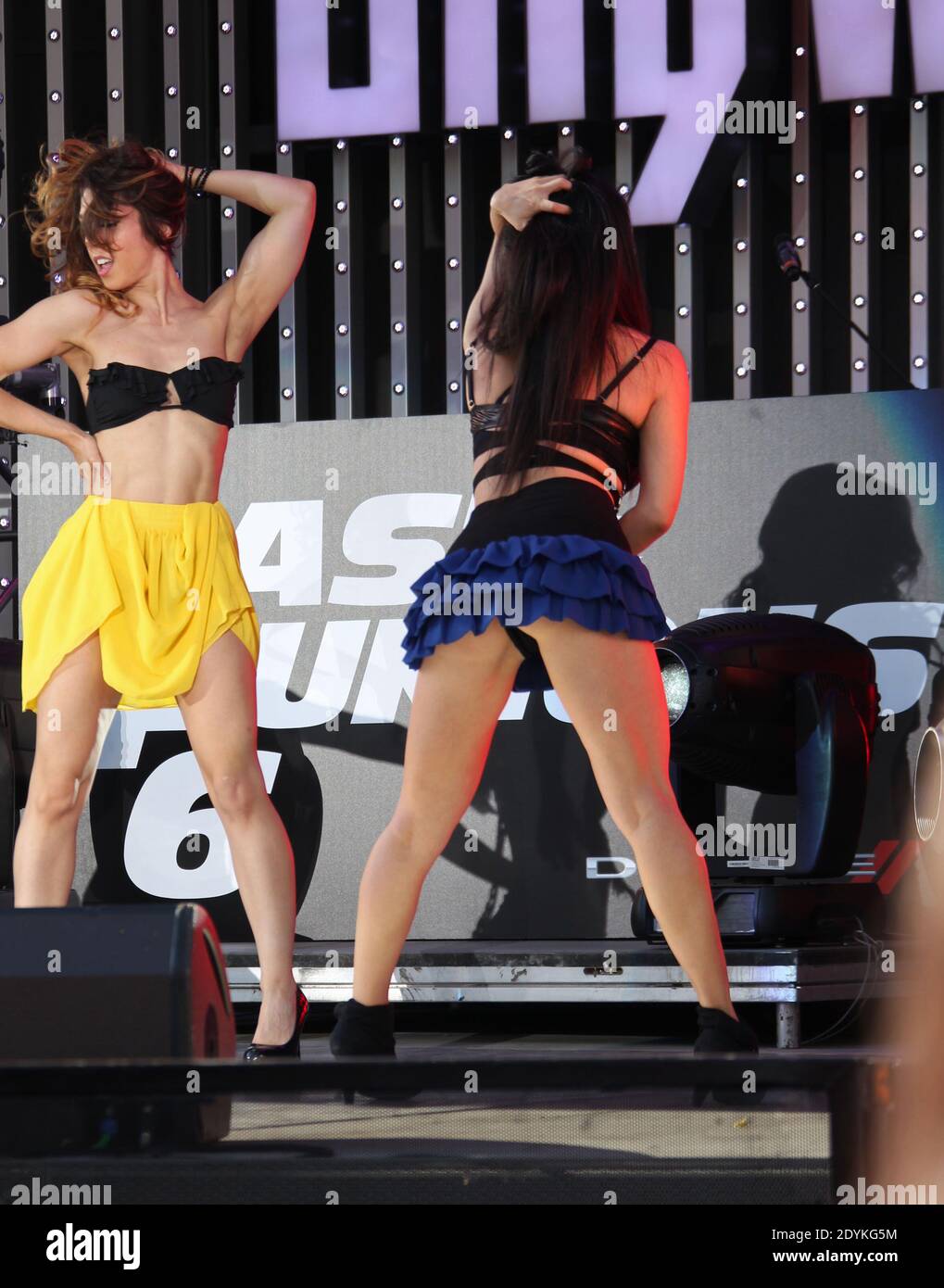 Atmosphère / danseurs, Universal Pictures film Premiere for Fast & Furious 6 at the Gibson Amphitheater in Universal City, Los Angeles, CA, USA, 21 mai 2013 (en photo : atmosphère / danseurs). Photo de Baxter/ABACAPRESS.COM Banque D'Images