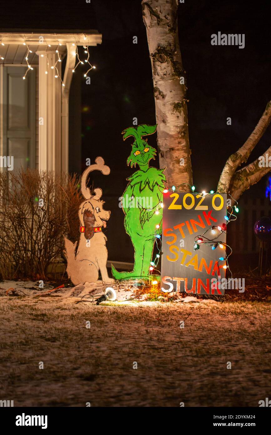 L'année 2020 affiche en tant que décoration de Noël à Green Bay, Wisconsin, États-Unis, le 19 décembre 2020, vertical Banque D'Images