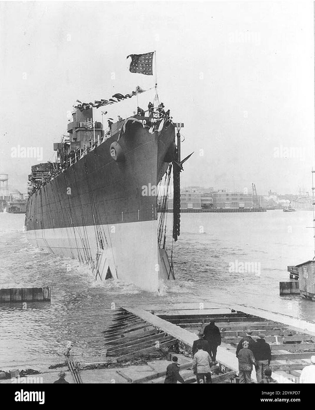 Lancement de l'USS Dayton (CL-105) à la New York Shipbuilding Company, le 19 mars 1944 (NH 45501). Banque D'Images