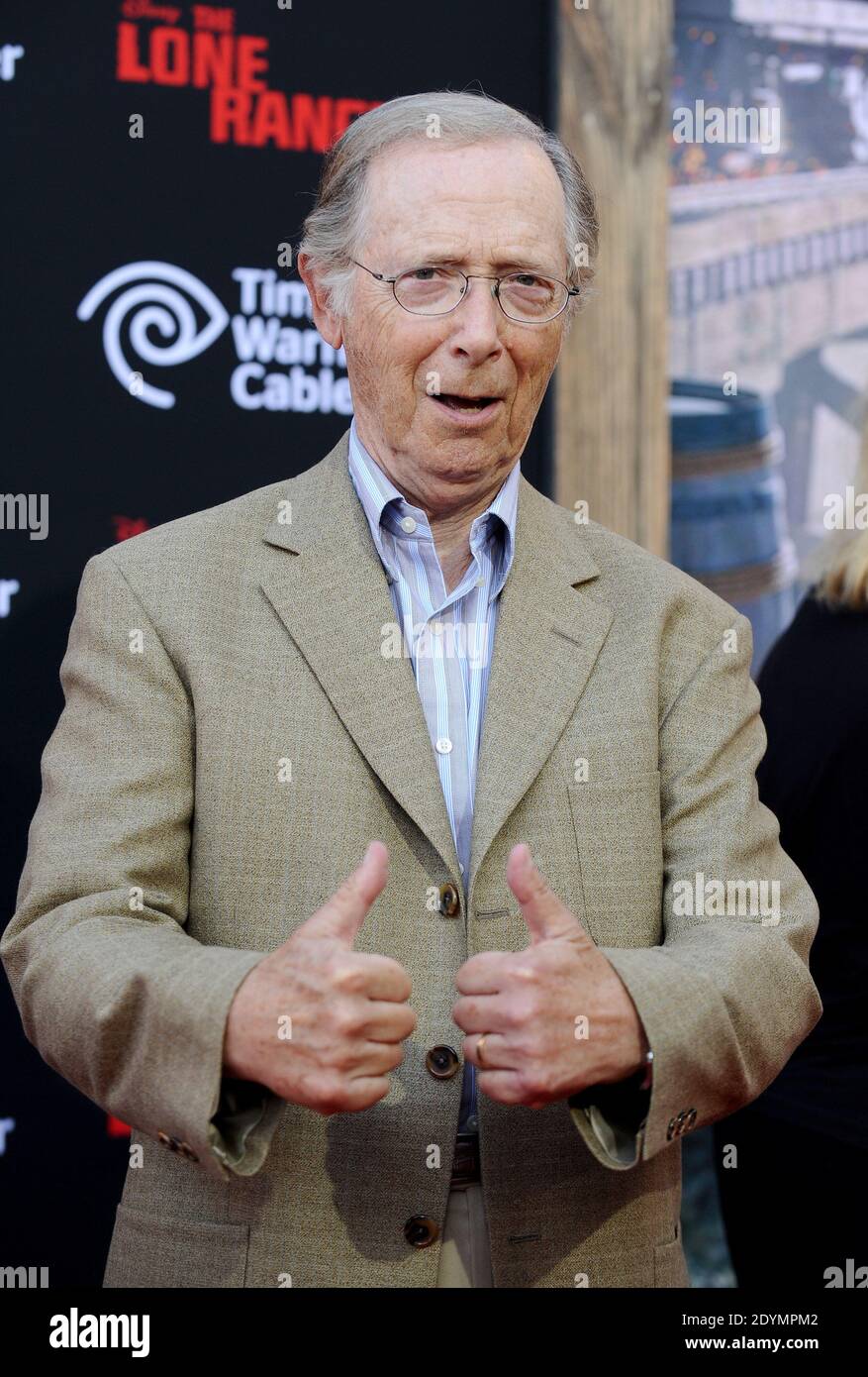 Bernie Kopell arrive à la première de « The Lone Ranger » de Walt Disney Pictures au Disney California Adventure Park à Los Angeles, Californie, États-Unis, le 22 juin 2013. Photo de Lionel Hahn/ABACAPRESS.COM Banque D'Images
