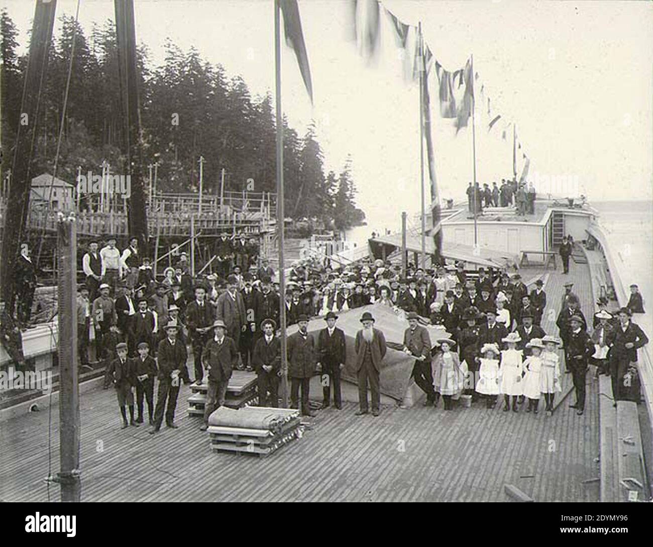 Lancement de la goélette à cinq mâts HK HALL au chantier naval Hall Brothers Port Blakely Washington 1901 (HESTER 94). Banque D'Images