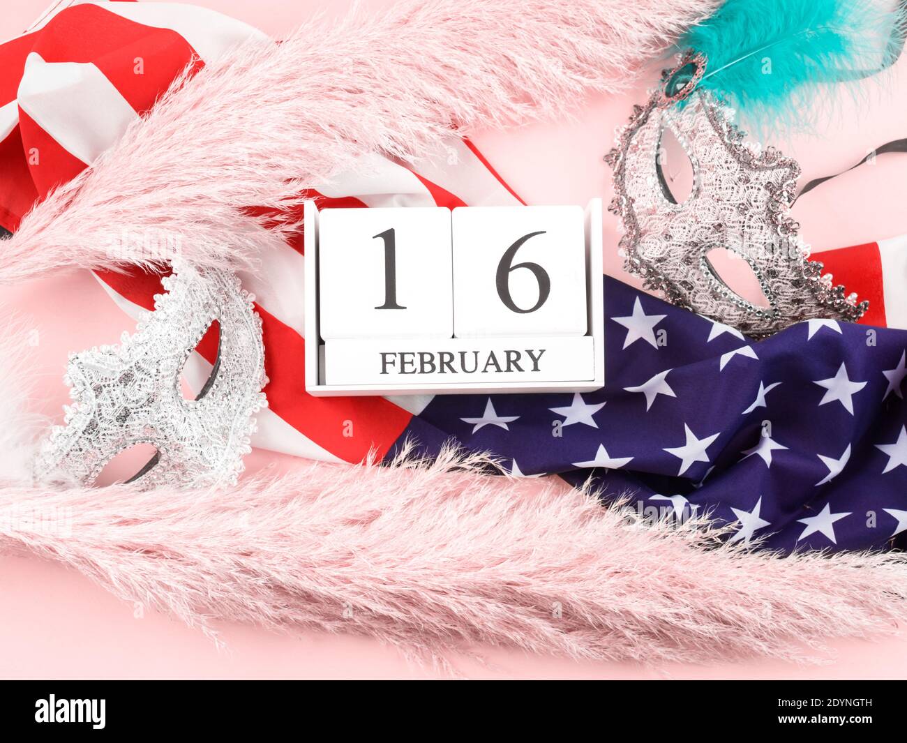 Masques Mardi gras avec drapeau américain et calendrier Banque D'Images