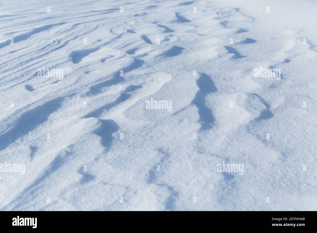 Gros plan sur un sol enneigé blanc en hiver avec texture neige arrière-plan Banque D'Images