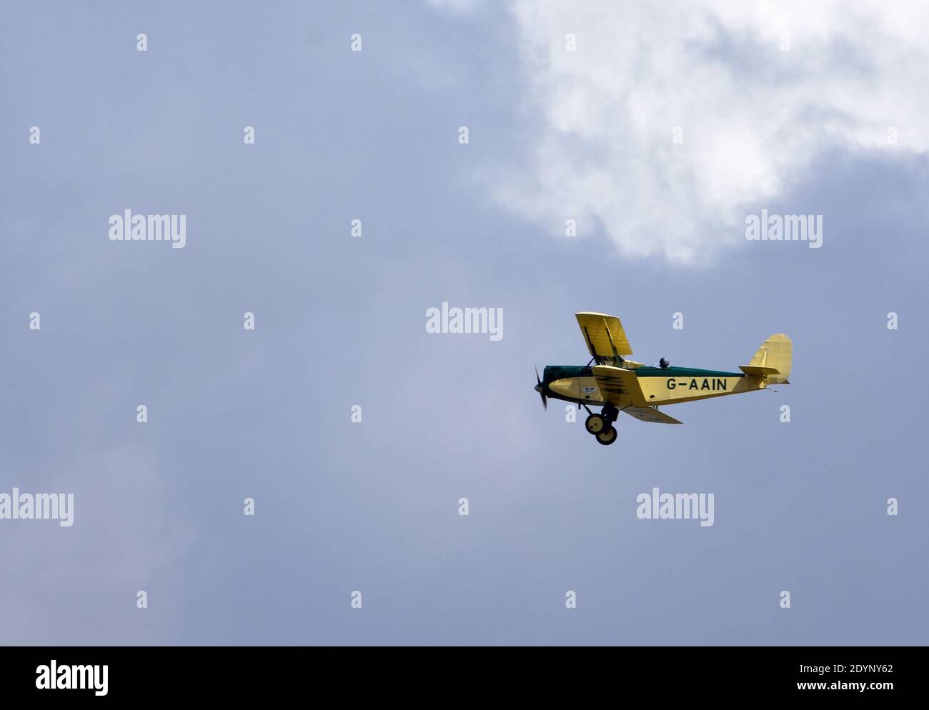 Avion G-AAIN Parnall Elf II classique en vol. Banque D'Images