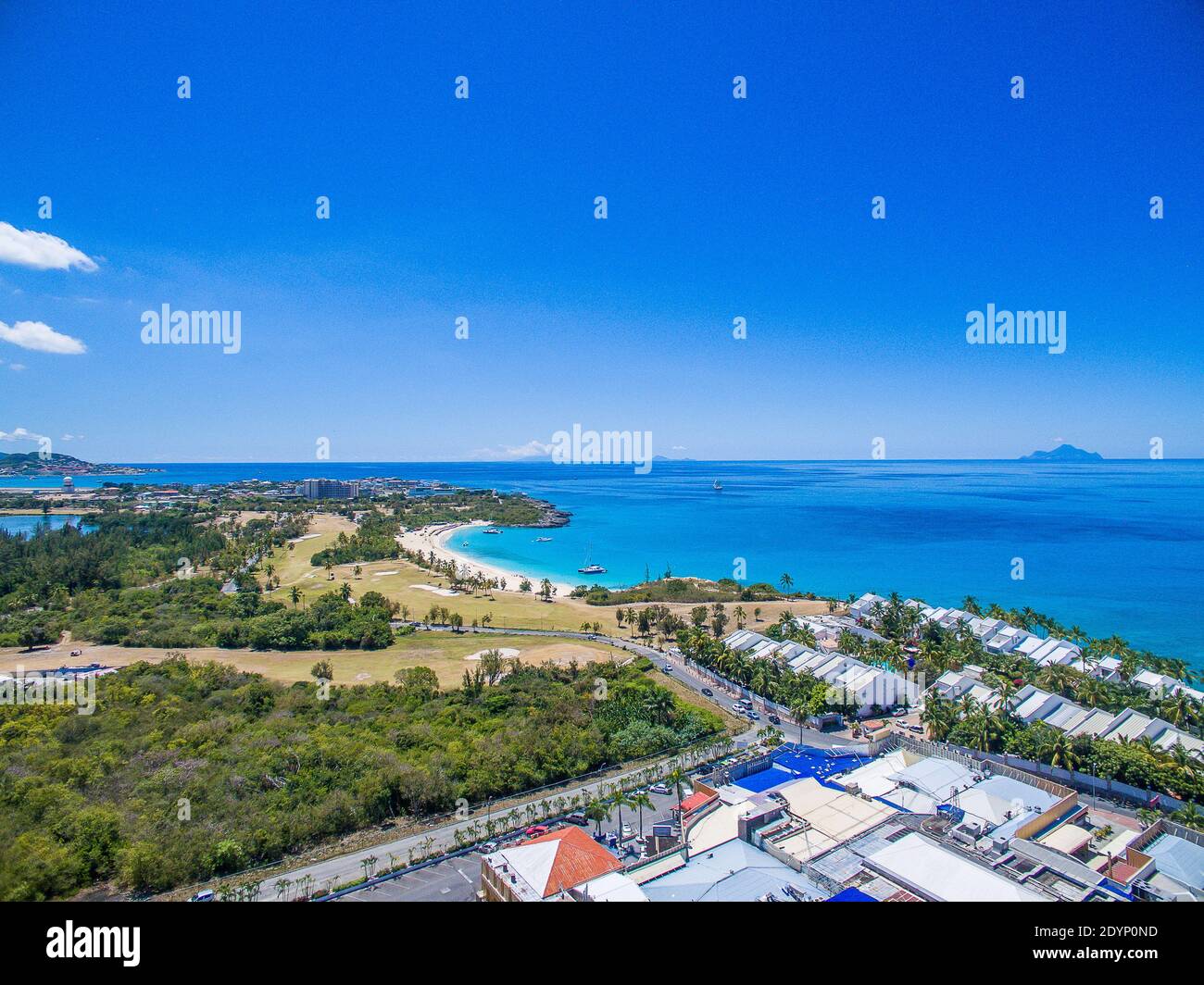 Photo aérienne du paysage des Caraïbes dans l'île de St.Maarten. Plage de Maho. Banque D'Images