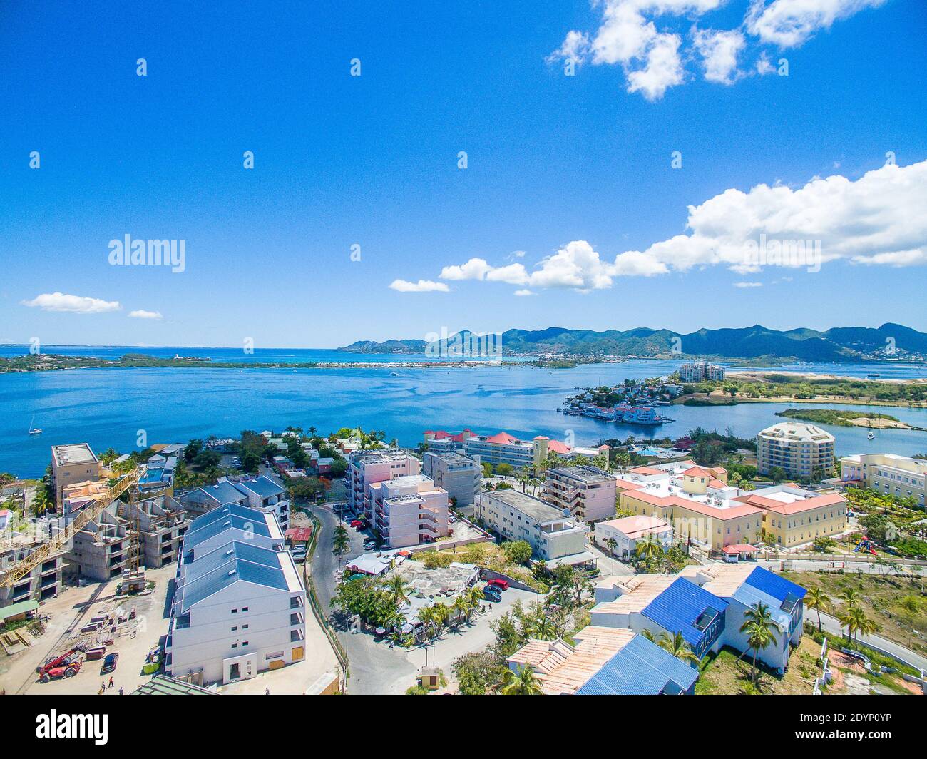 Photo aérienne du paysage des Caraïbes dans l'île de St.Maarten. Plage de Maho. Banque D'Images