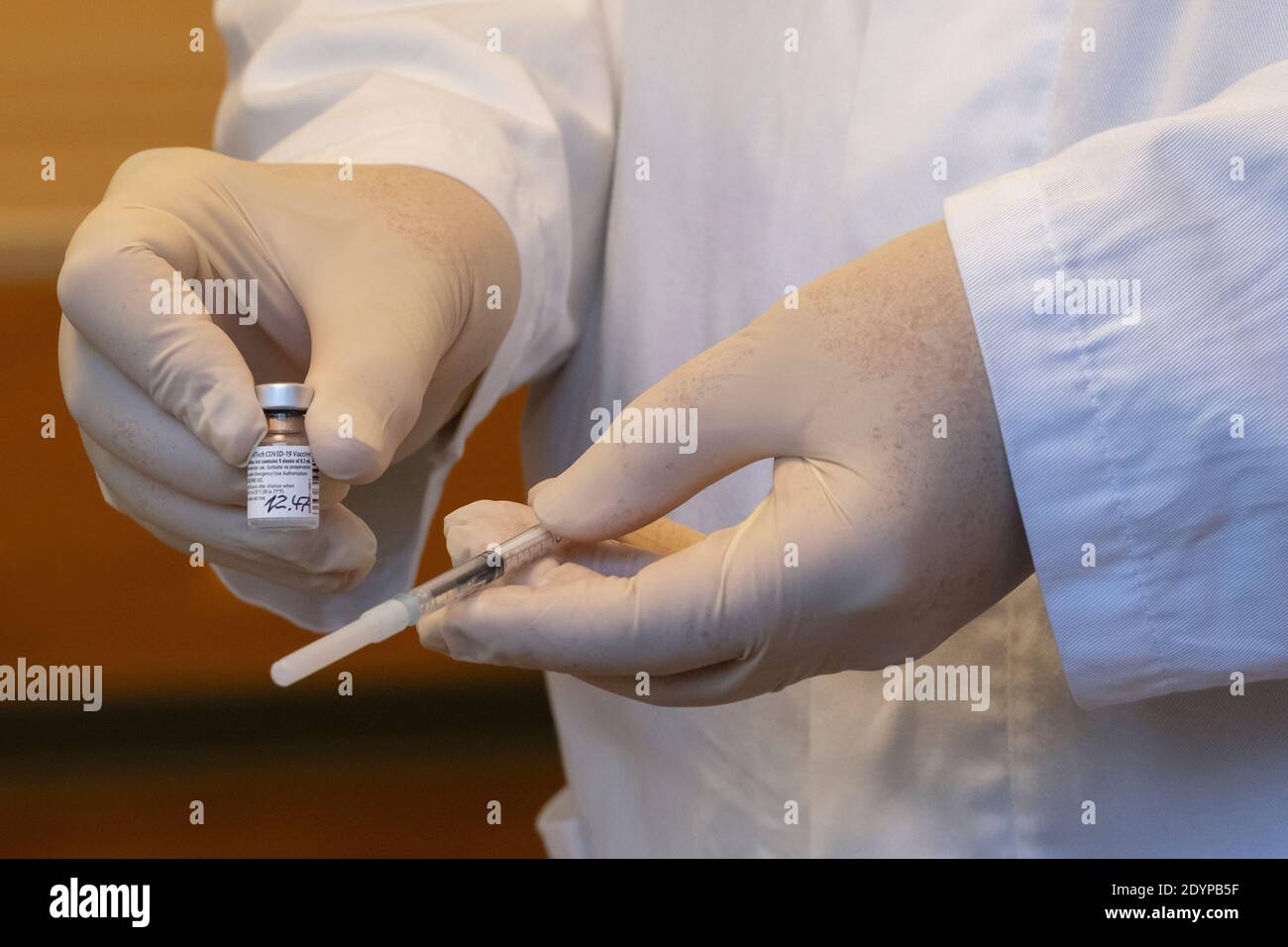 Vaccin Corona Pfizer-BioNTECH Covid-19 Banque D'Images