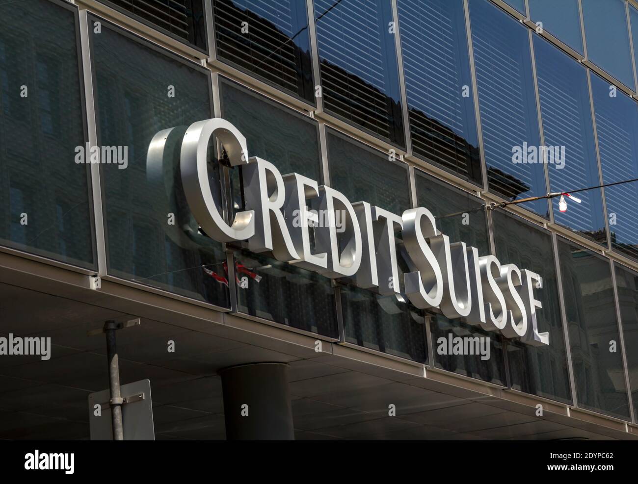 Bâle, SUISSE: CREDIT SUISSE est l'une des principales sociétés de services  financiers mondiaux Photo Stock - Alamy