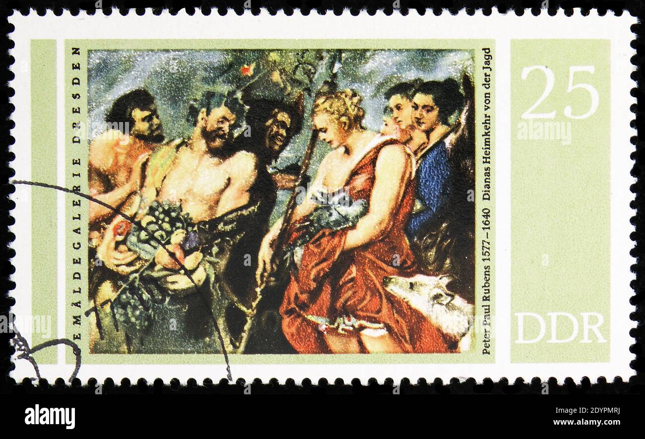 MOSCOU, RUSSIE - 19 AOÛT 2019 : timbre-poste imprimé en Allemagne, République démocratique, montre Diana présentant la capture à Pan, 400e anniversaire de la TH Banque D'Images