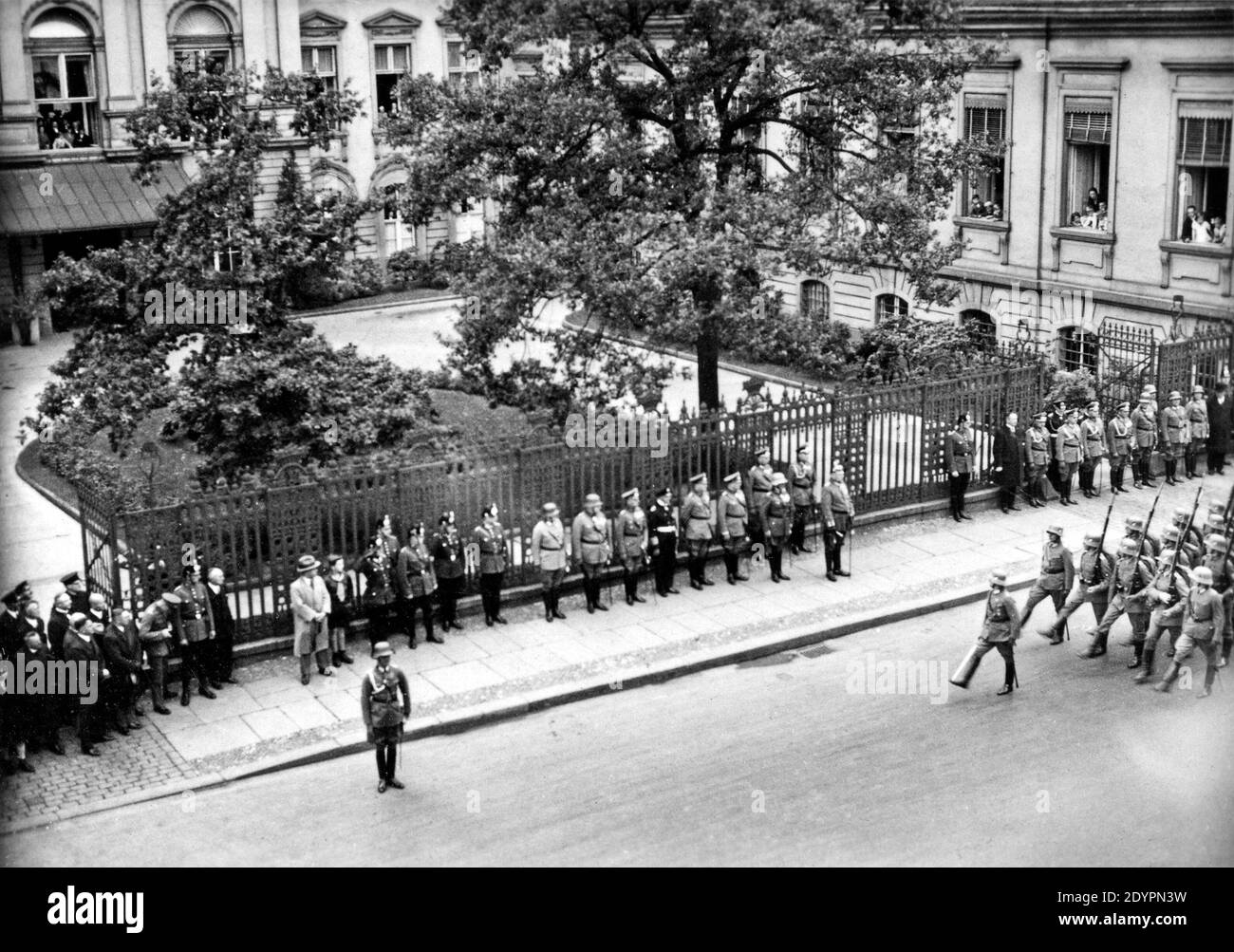 Paul von Hindenburg inspectant ses troupes, vers 1930, Berlin, Allemagne Banque D'Images